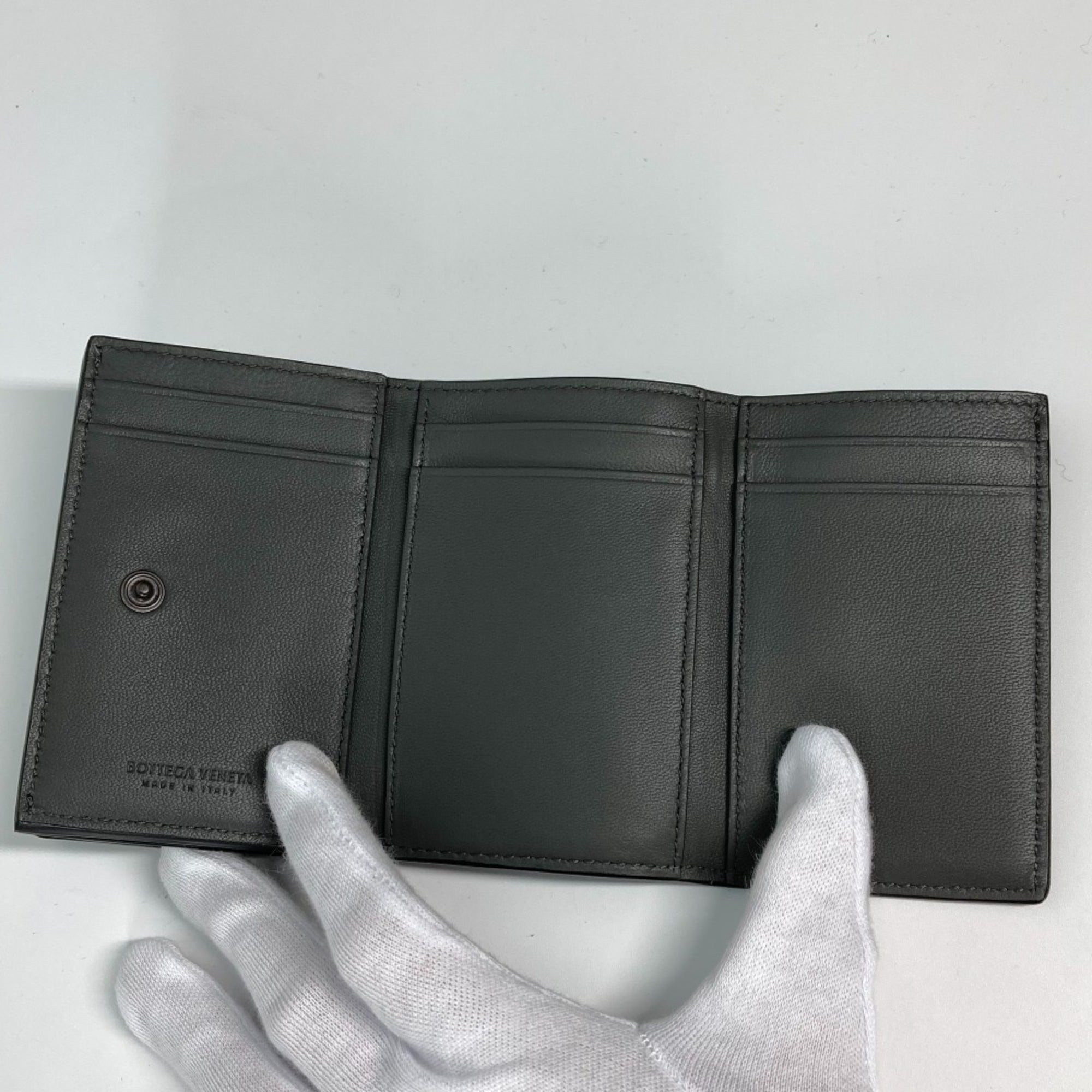 Bottega Veneta Black Leather Wallet (Tri-Fold) (Pre-Owned)