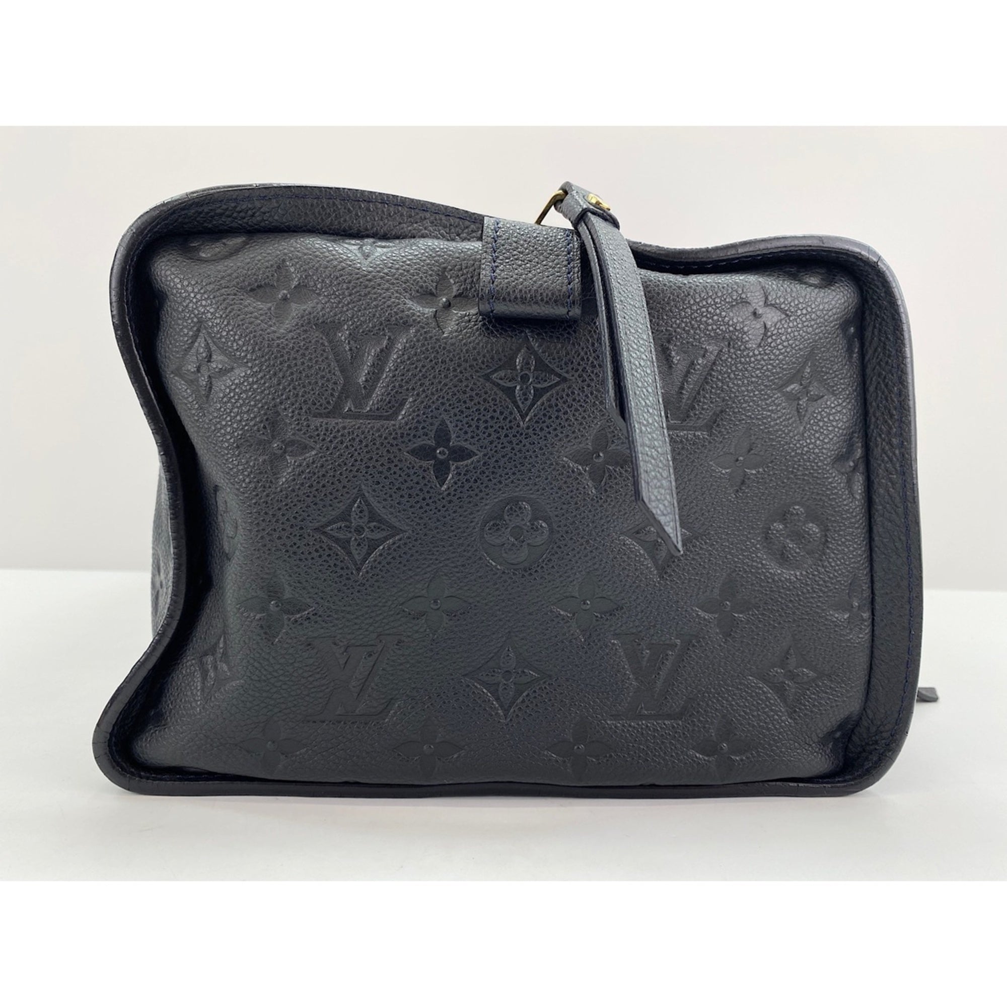 Louis Vuitton Black Handbag (Pre-Owned)