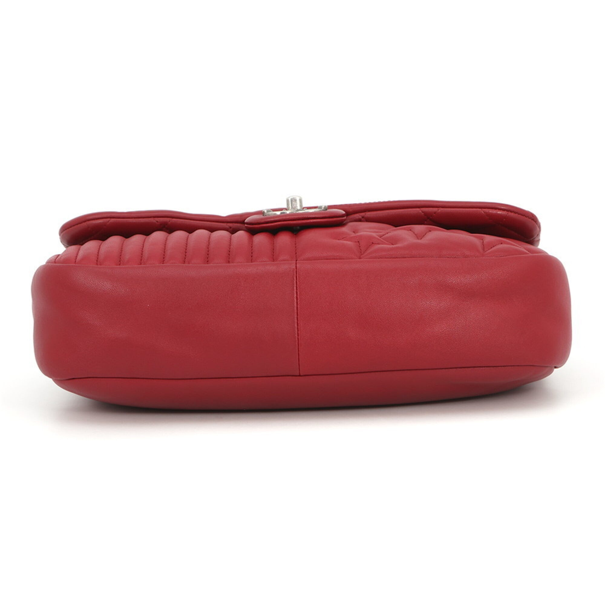 Chanel Red Color Leather Shoulder Bag (Pre-Owned)