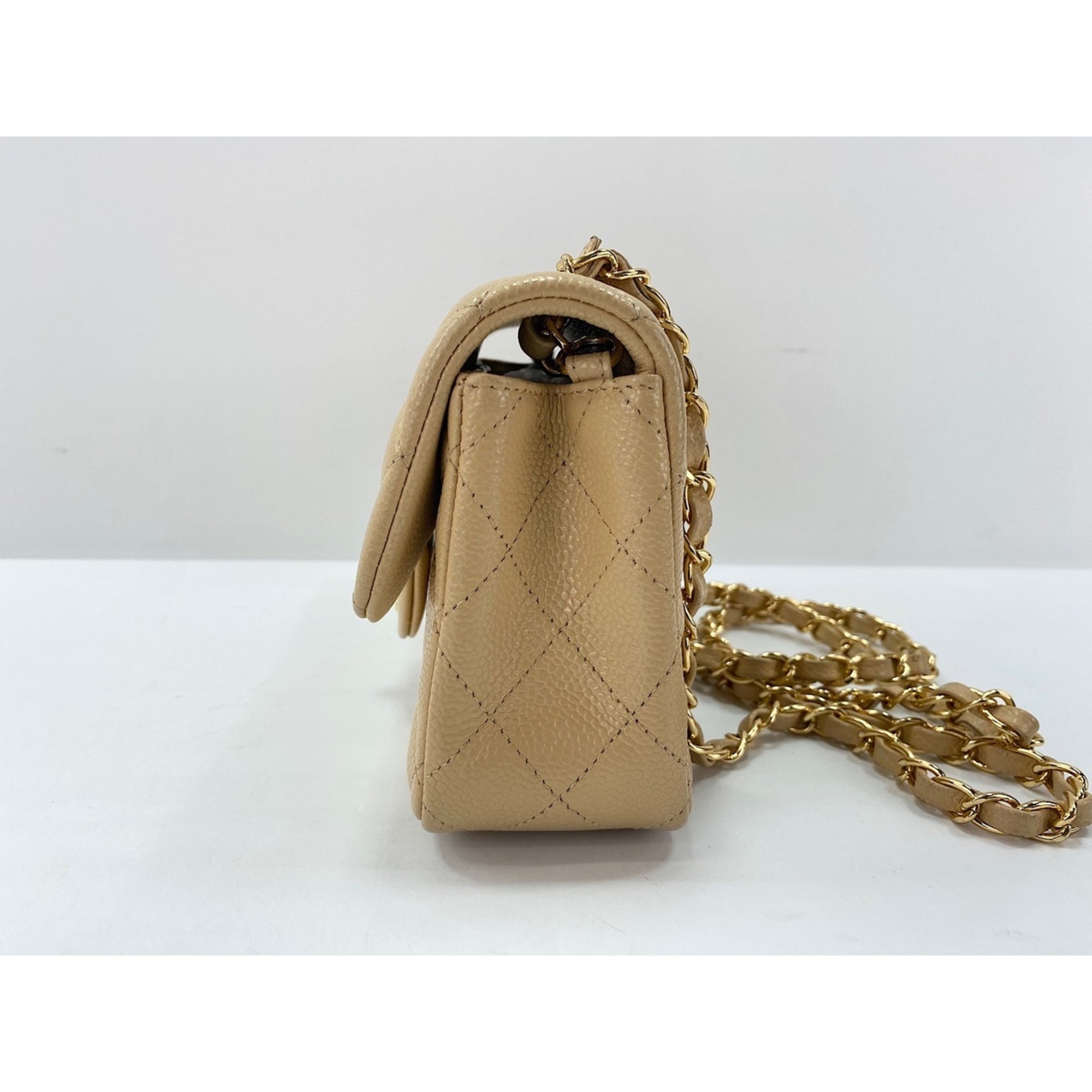Chanel Beige Shoulder Bag (Pre-Owned)