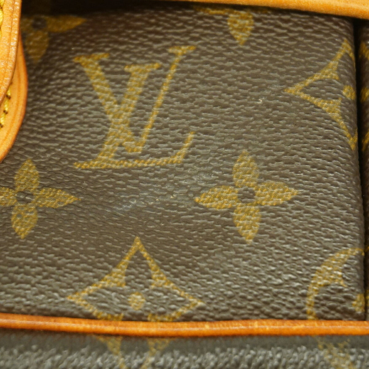 Louis Vuitton Brown Shoulder Bag (Pre-Owned)