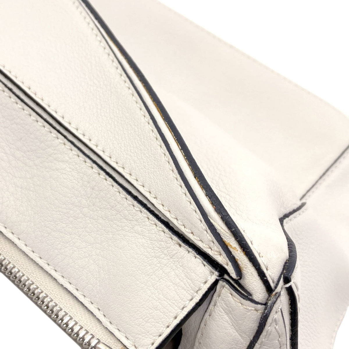 Loewe Puzzle White Leather Handbag (Pre-Owned)