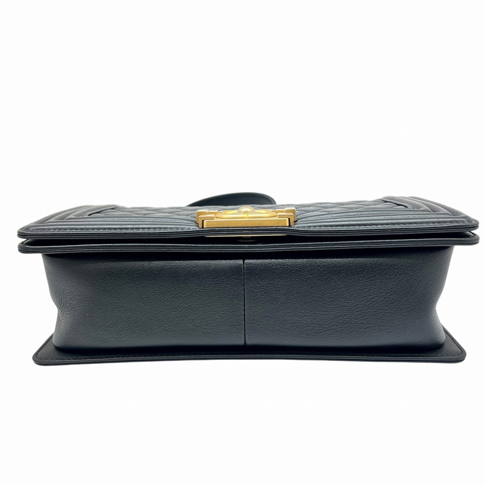 Chanel Matelasse Black Leather Shoulder Bag (Pre-Owned)