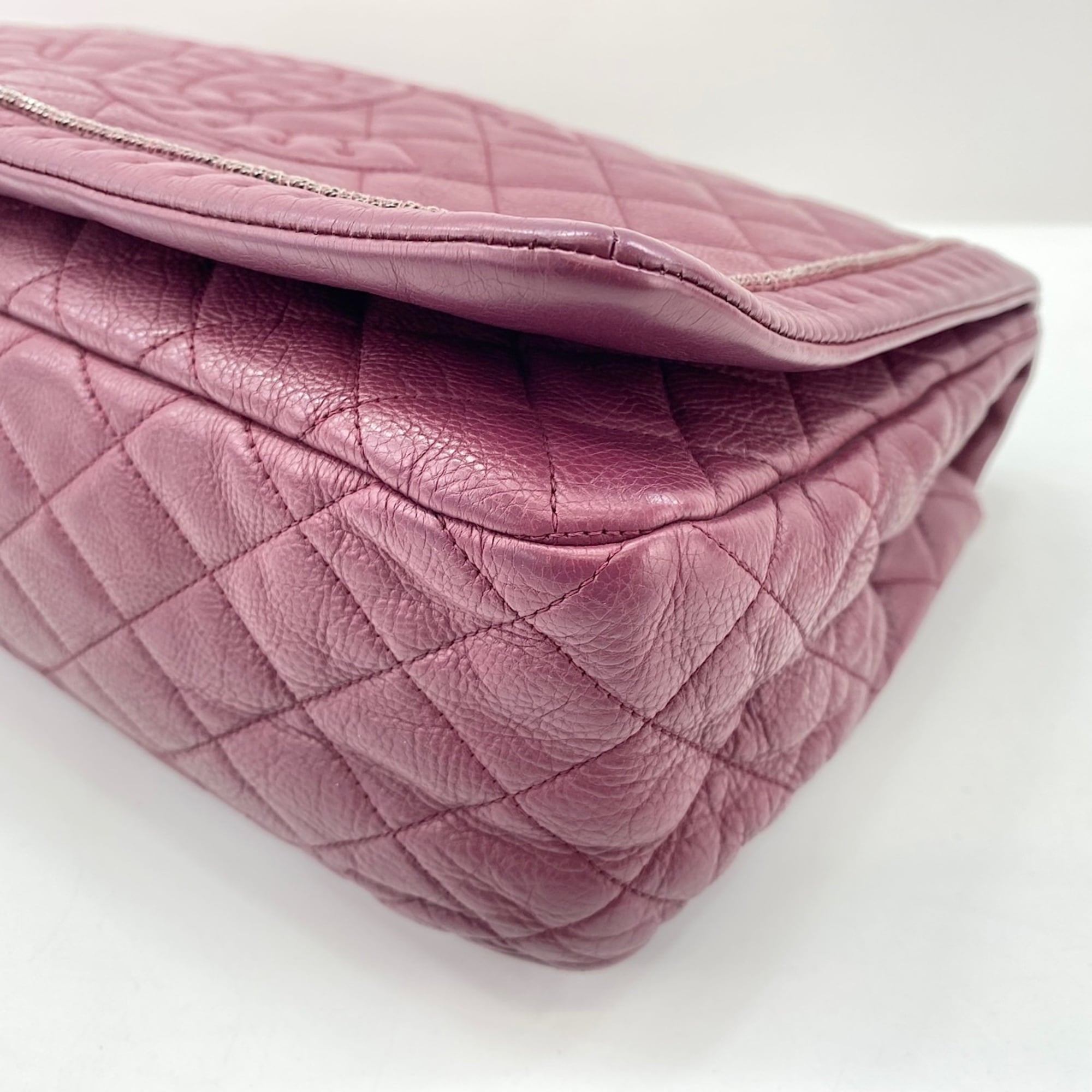 Chanel Matelasse Wine Handbag (Pre-Owned)