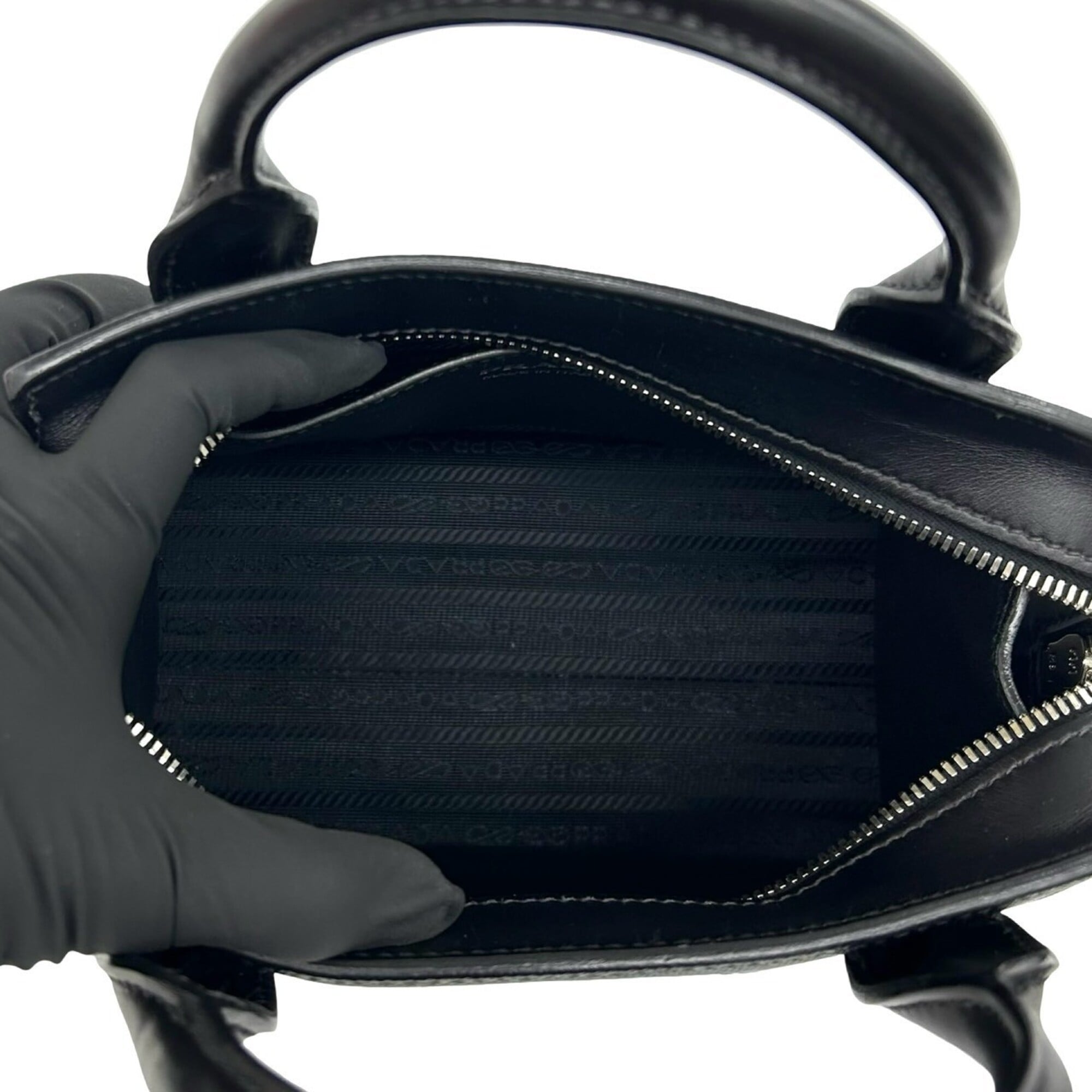 Prada Black Leather Handbag Shoulder Bag (Pre-Owned)