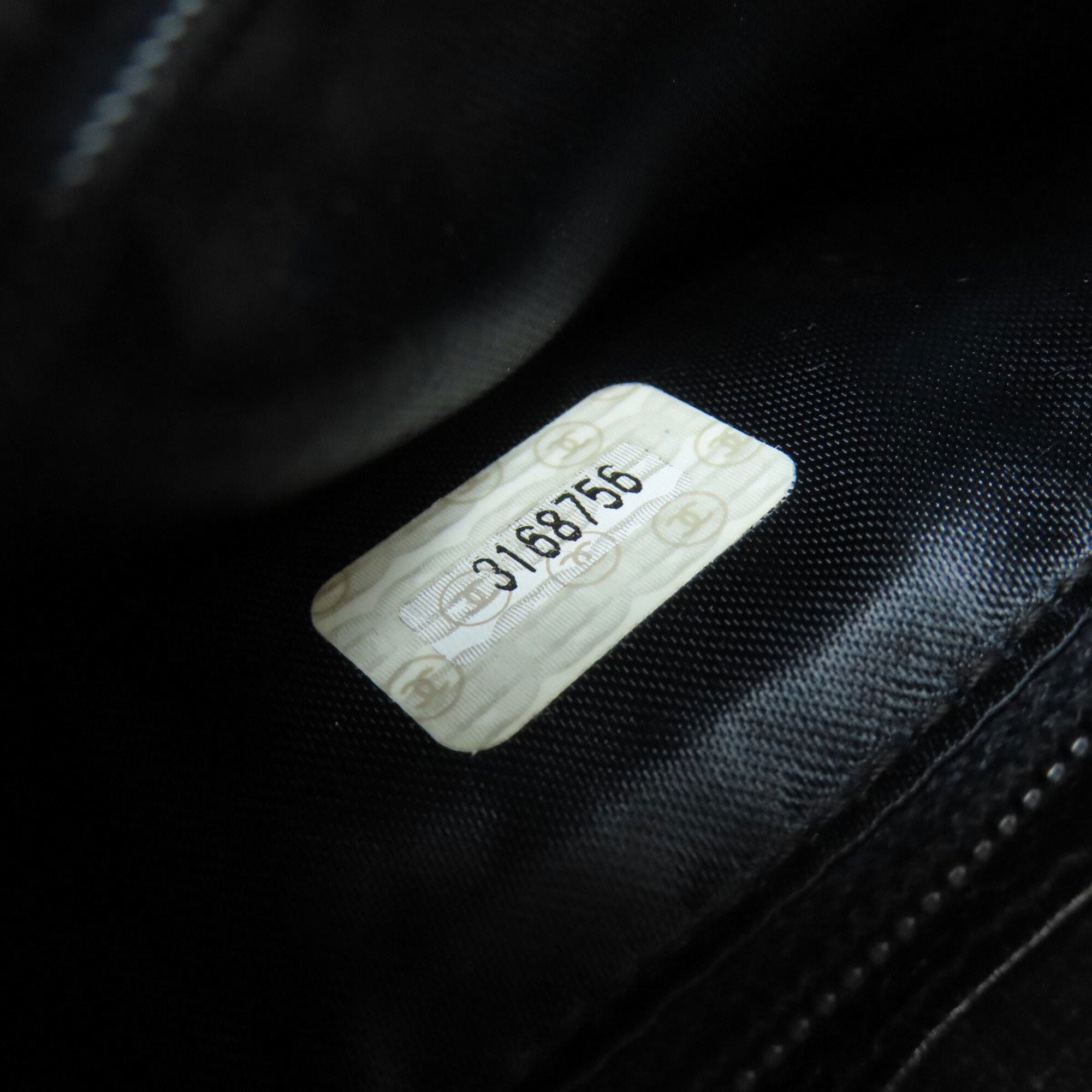 Chanel Black Leather Shoulder Bag (Pre-Owned)