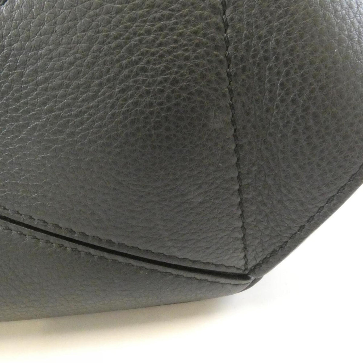 Loewe Black Leather Shoulder Bag (Pre-Owned)