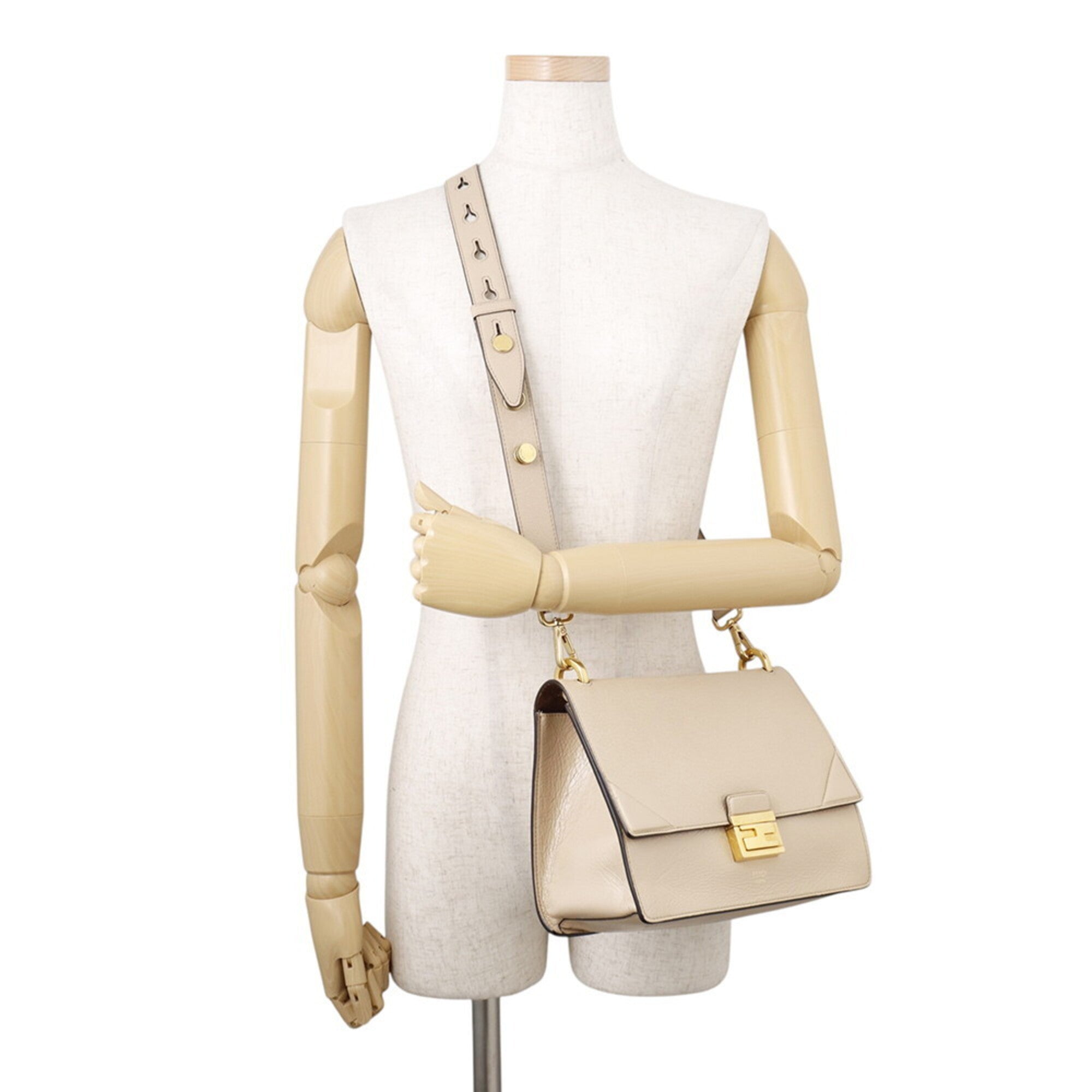 Fendi Beige Leather Handbag Shoulder Bag (Pre-Owned)