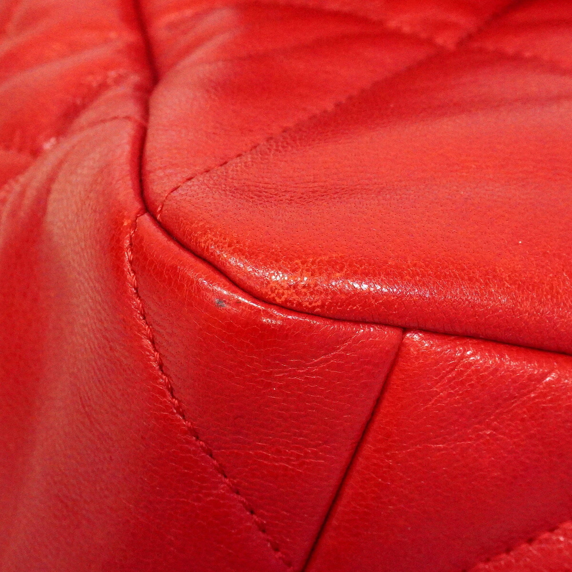 Chanel Red Color Leather Handbag (Pre-Owned)