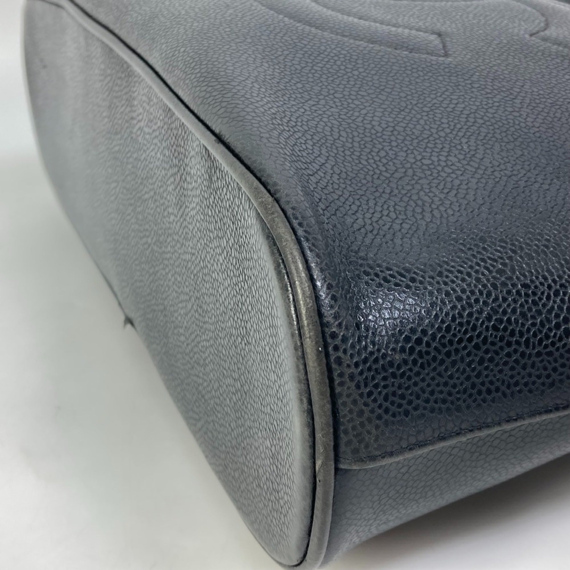 Chanel Black Leather Shoulder Bag (Pre-Owned)