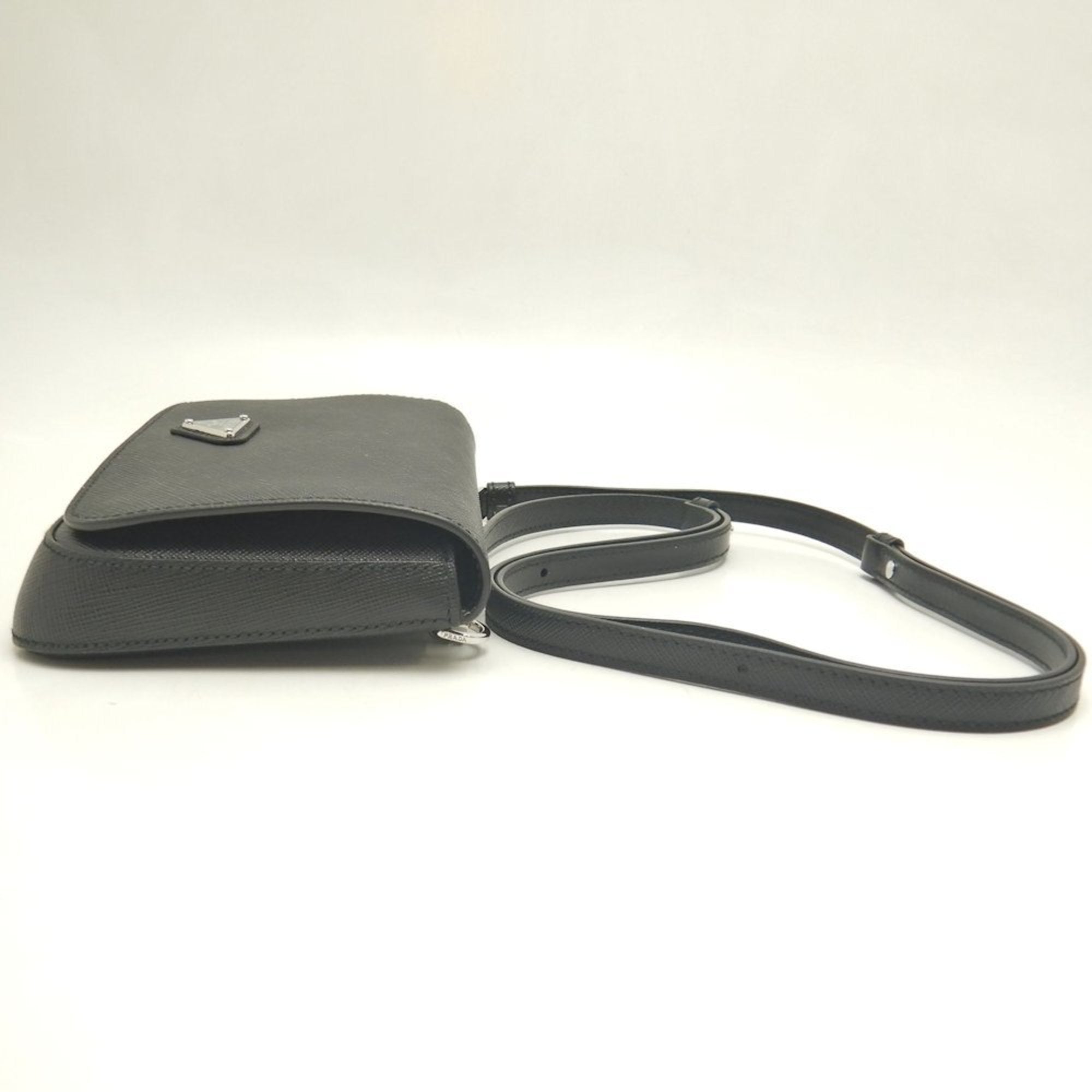 Prada Nero Leather Shoulder Bag (Pre-Owned)