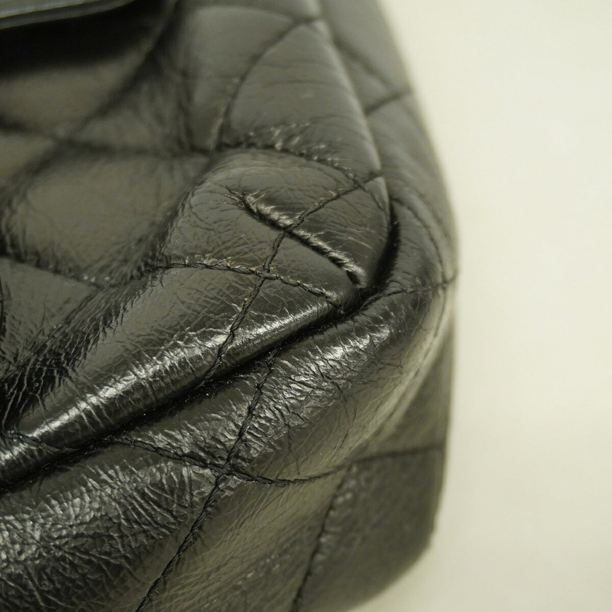Chanel Black Leather Shoulder Bag (Pre-Owned)