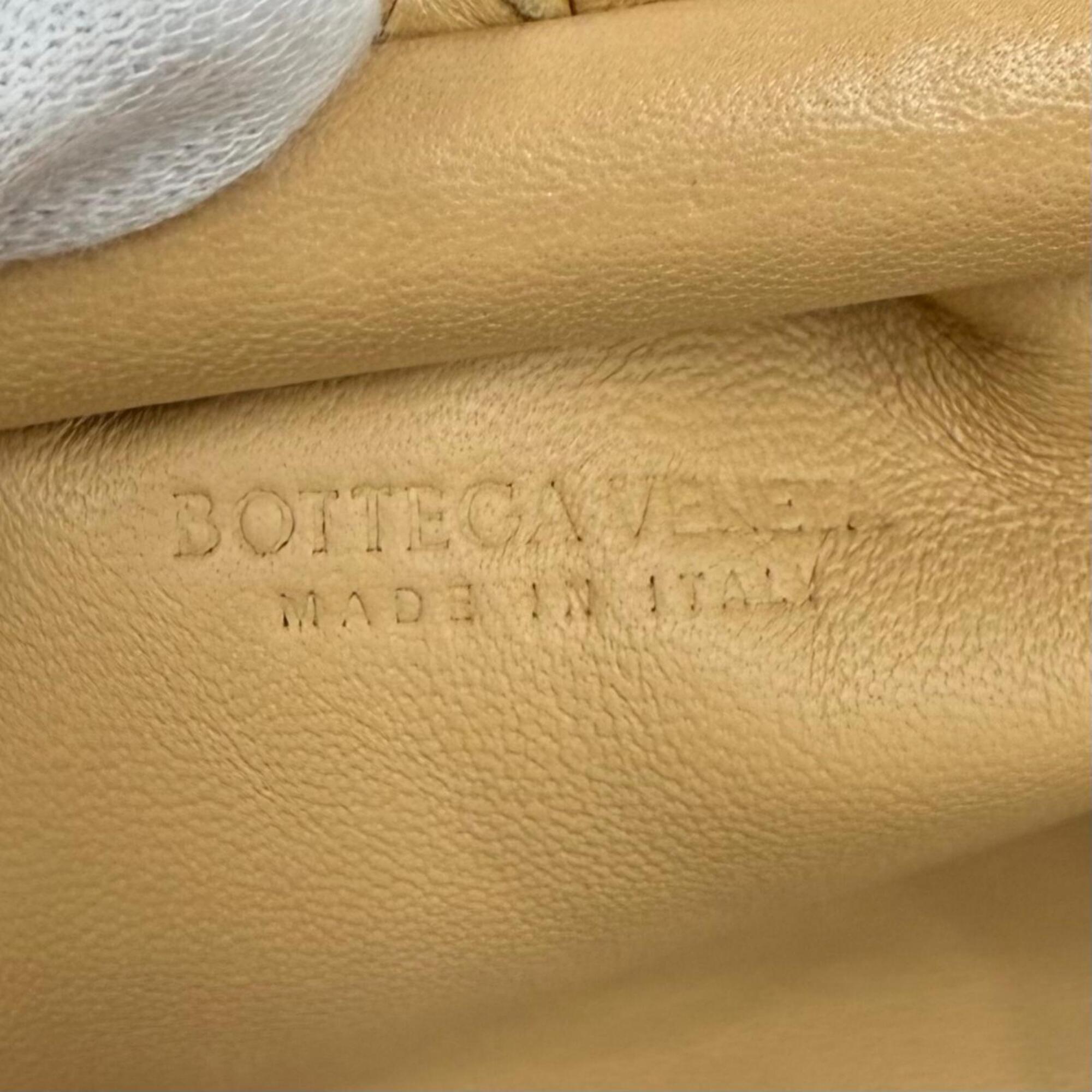 Bottega Veneta Beige Leather Pouch Shoulder Bag (Pre-Owned)