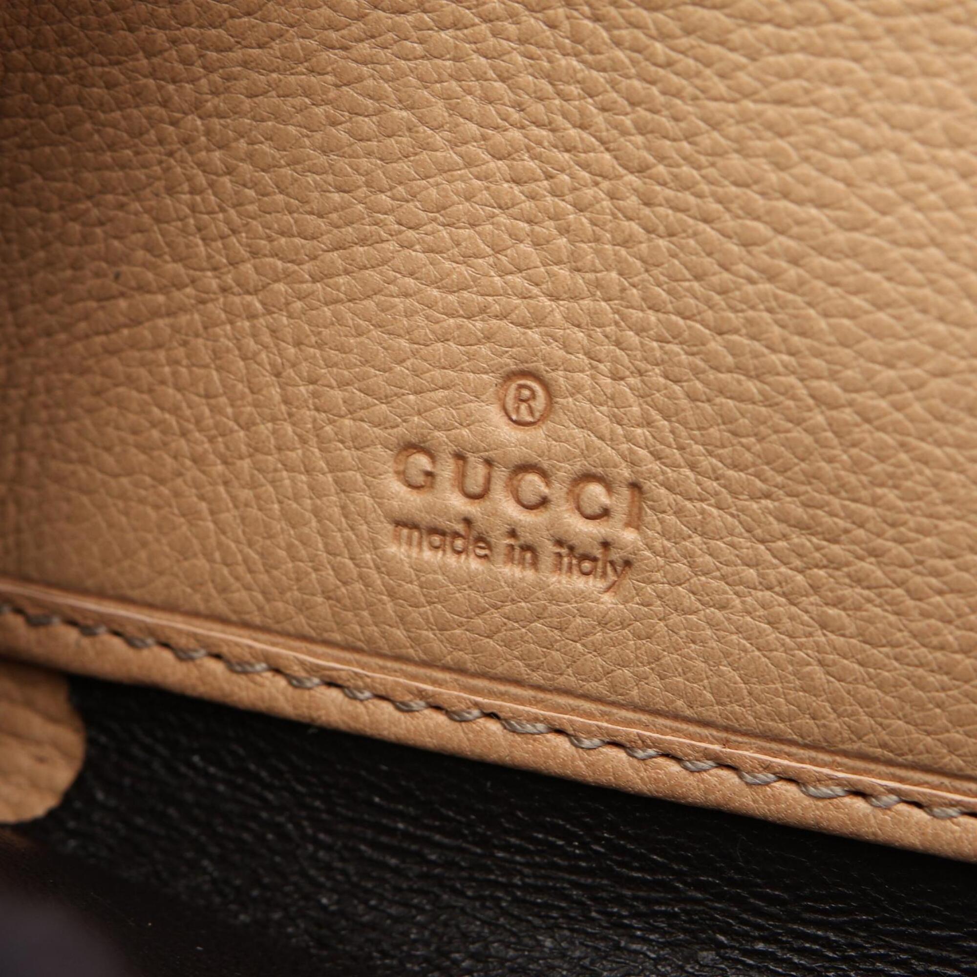 Gucci Beige Leather Long Wallet (Bi-Fold) (Pre-Owned)