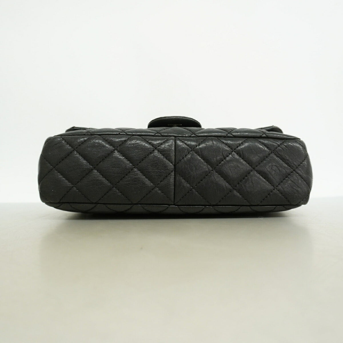 Chanel Black Leather Shoulder Bag (Pre-Owned)