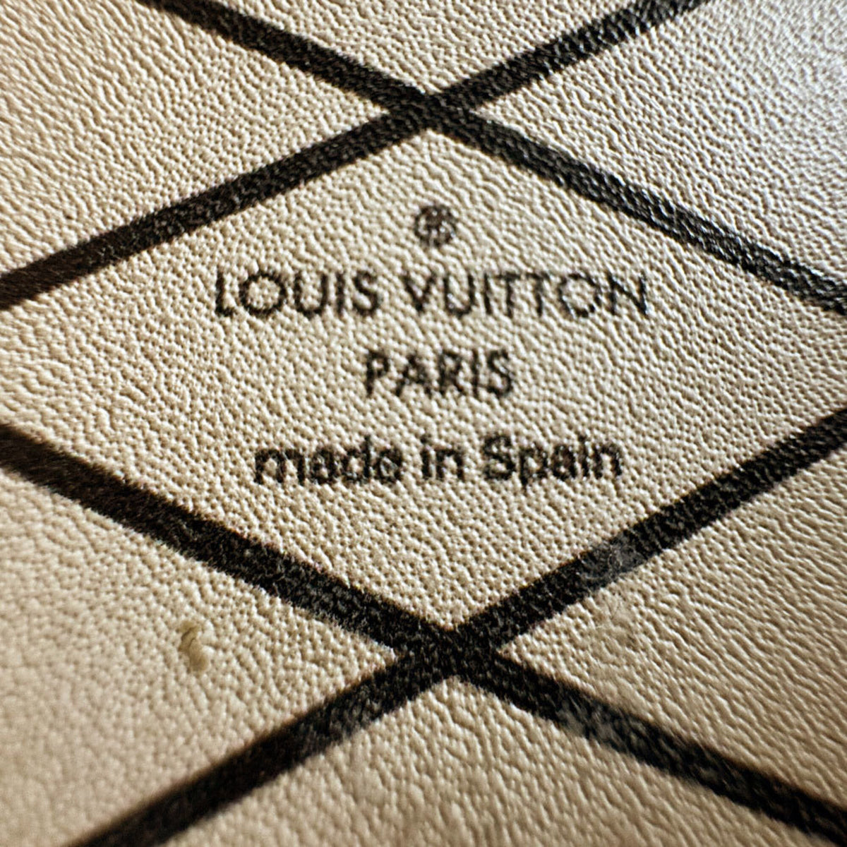 Louis Vuitton Noir Epi Leather Pochette Shoulder Bag (Pre-Owned)