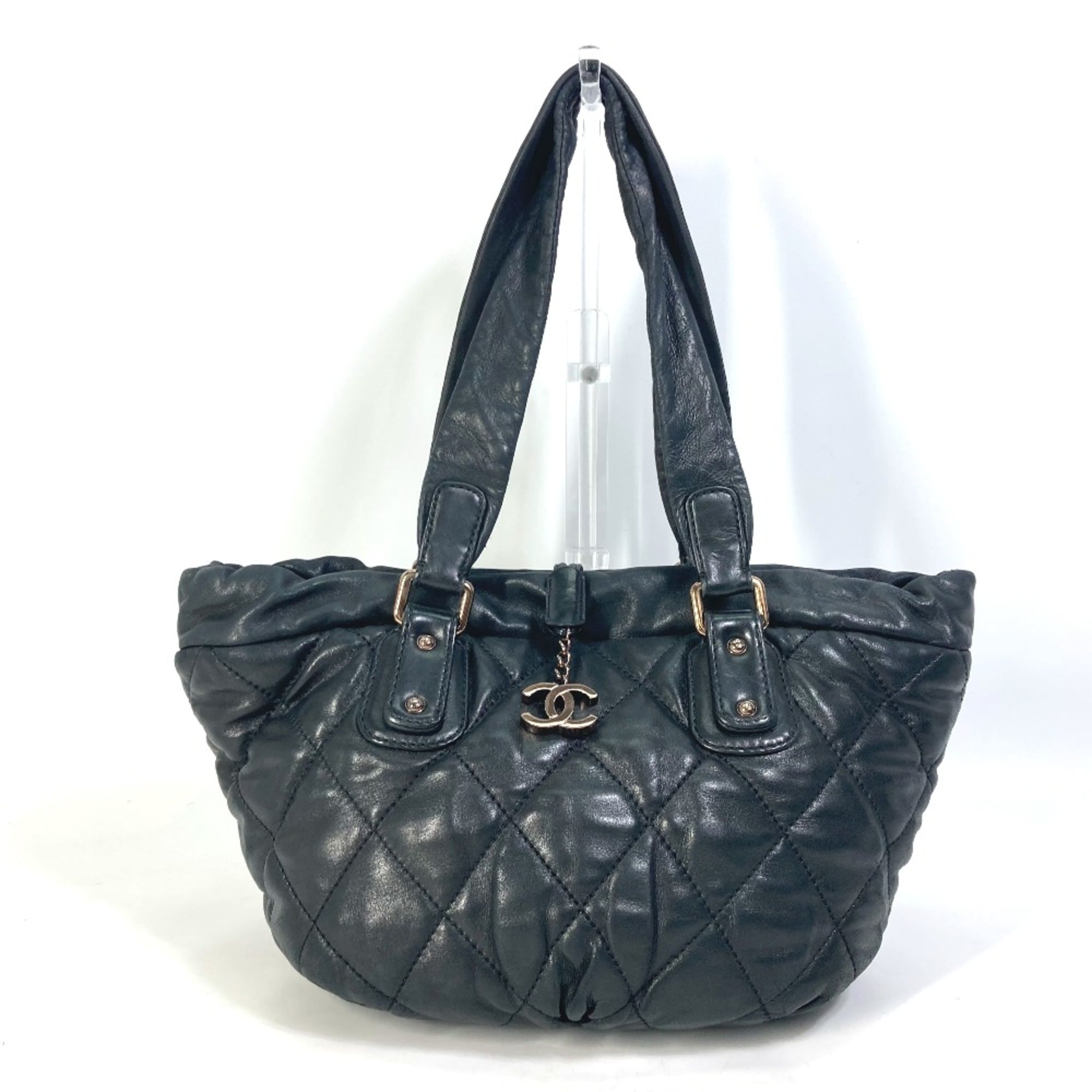 Chanel Black Leather Shoulder Bag (Pre-Owned)