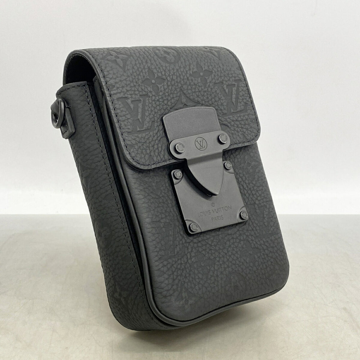 Louis Vuitton Black Shoulder Bag (Pre-Owned)