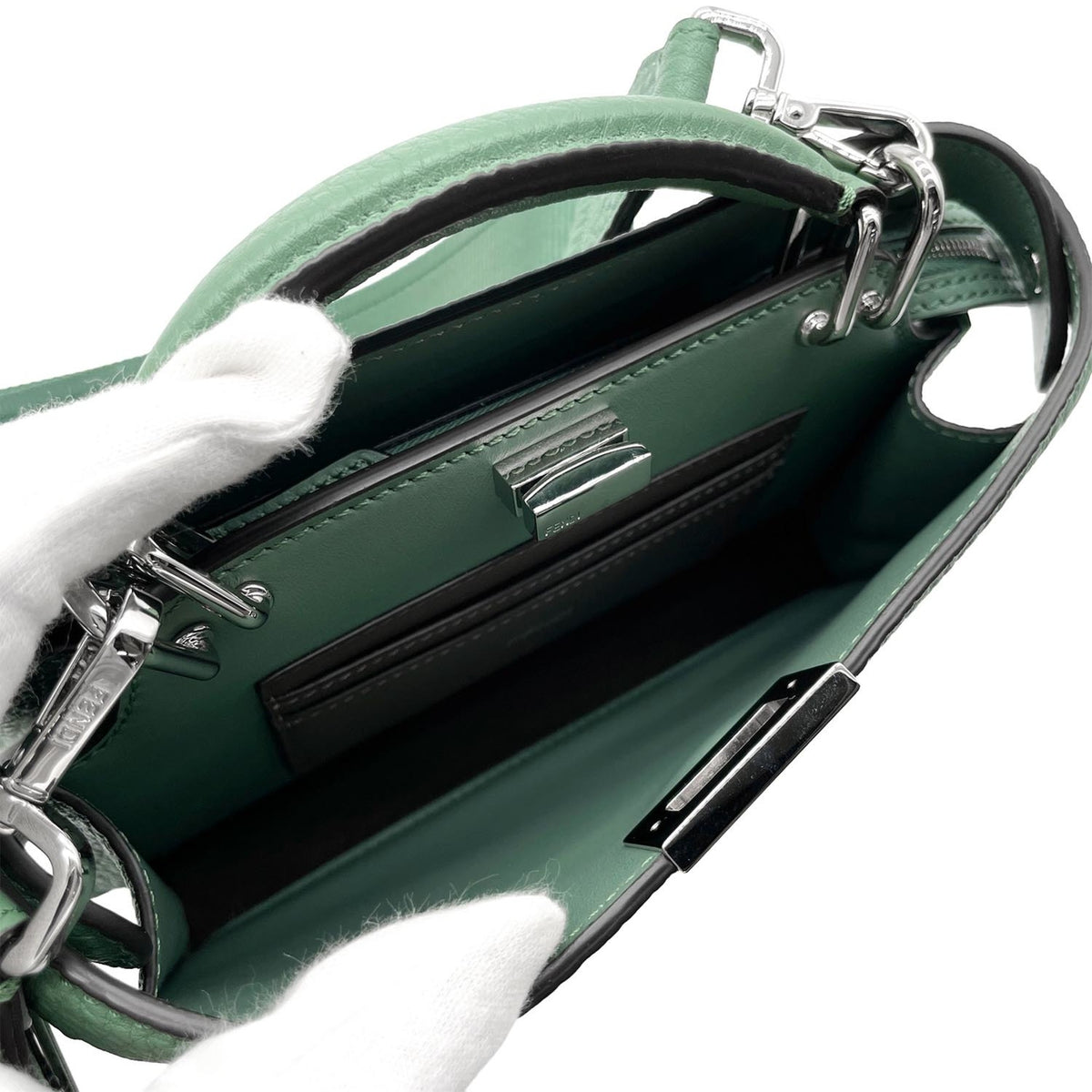 Fendi Green Leather Shoulder Bag (Pre-Owned)