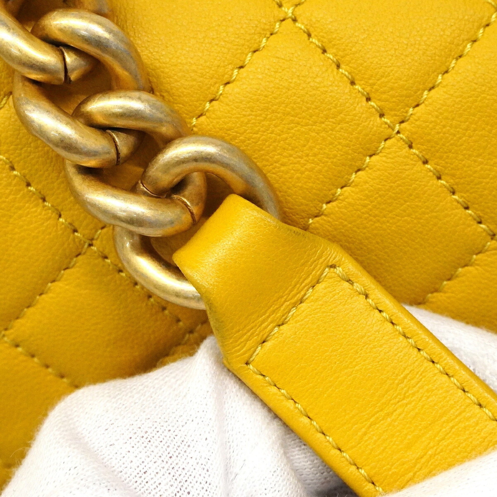 Chanel Yellow Leather Shoulder Bag (Pre-Owned)