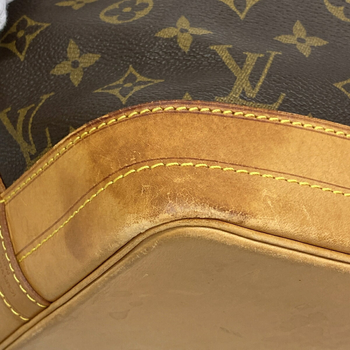 Louis Vuitton Brown Shoulder Bag (Pre-Owned)