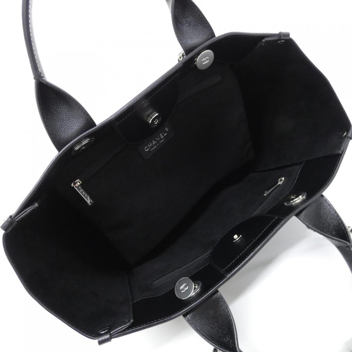 Chanel Black Grained Calfskin Handbag (Pre-Owned)