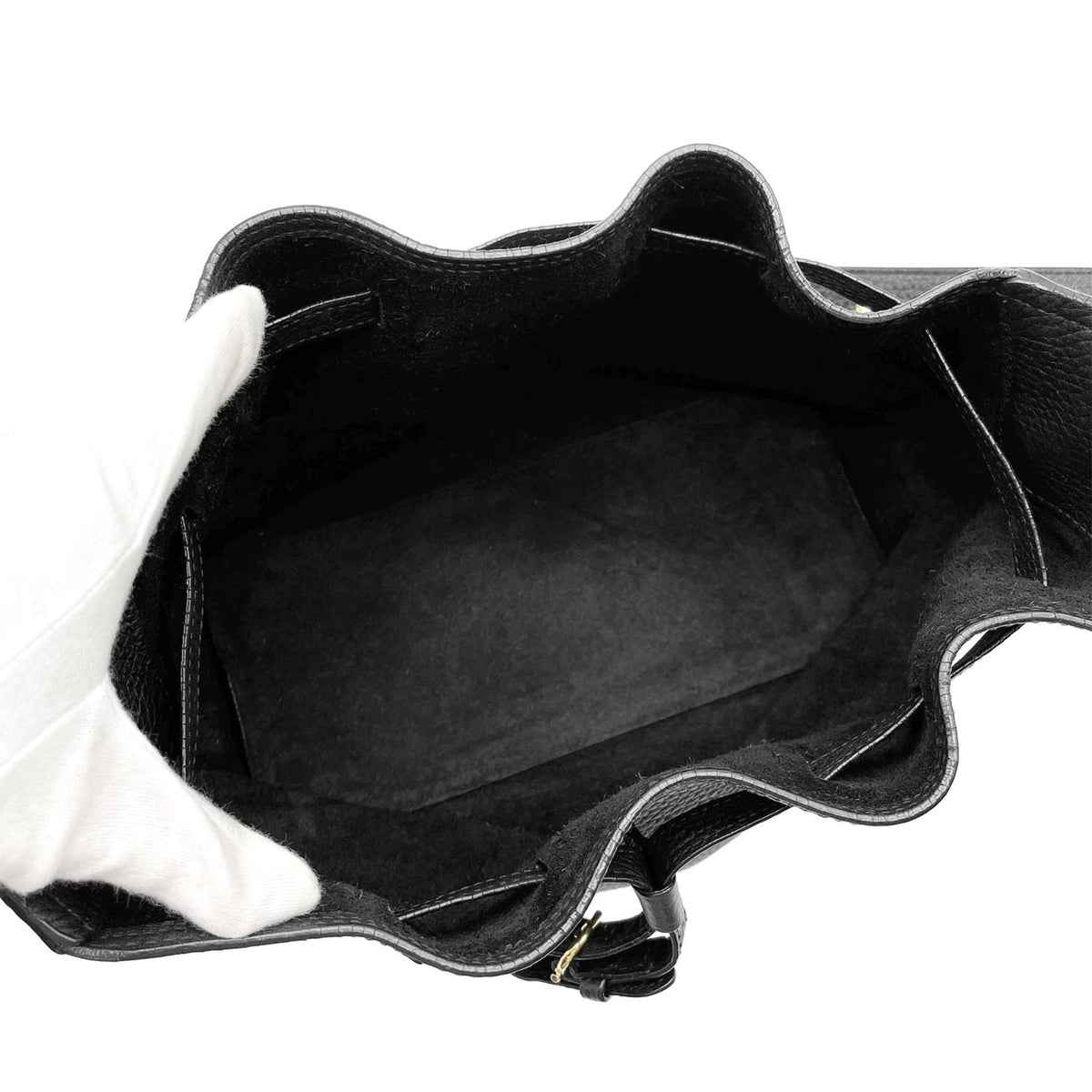 Salvatore Ferragamo Black Leather Pouch Shoulder Bag (Pre-Owned)