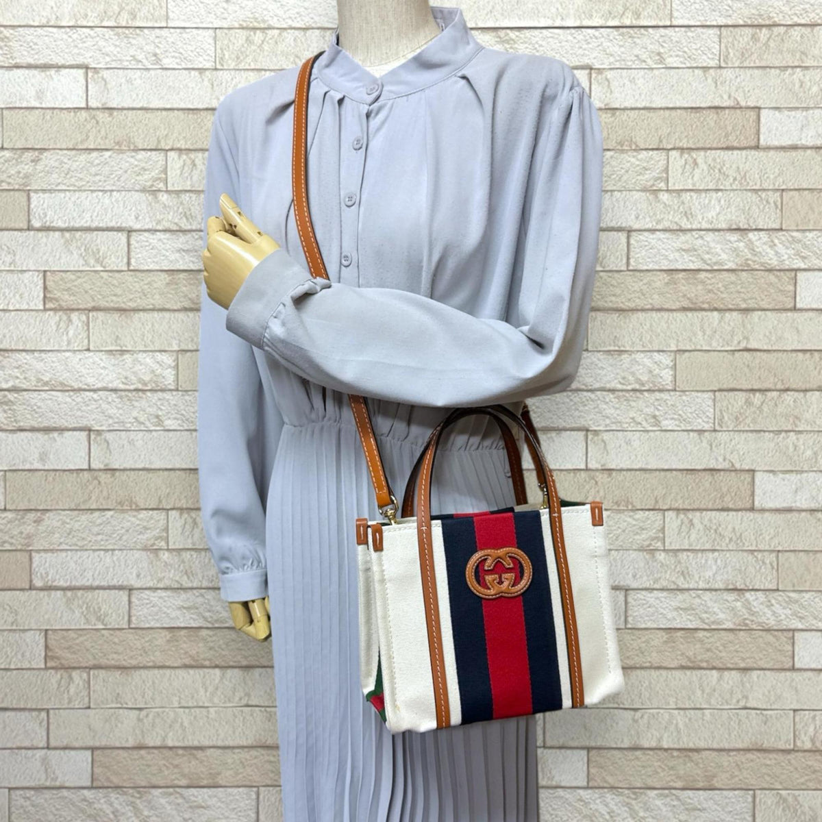 Gucci Navy Red Color White Canvas Shoulder Bag (Pre-Owned)