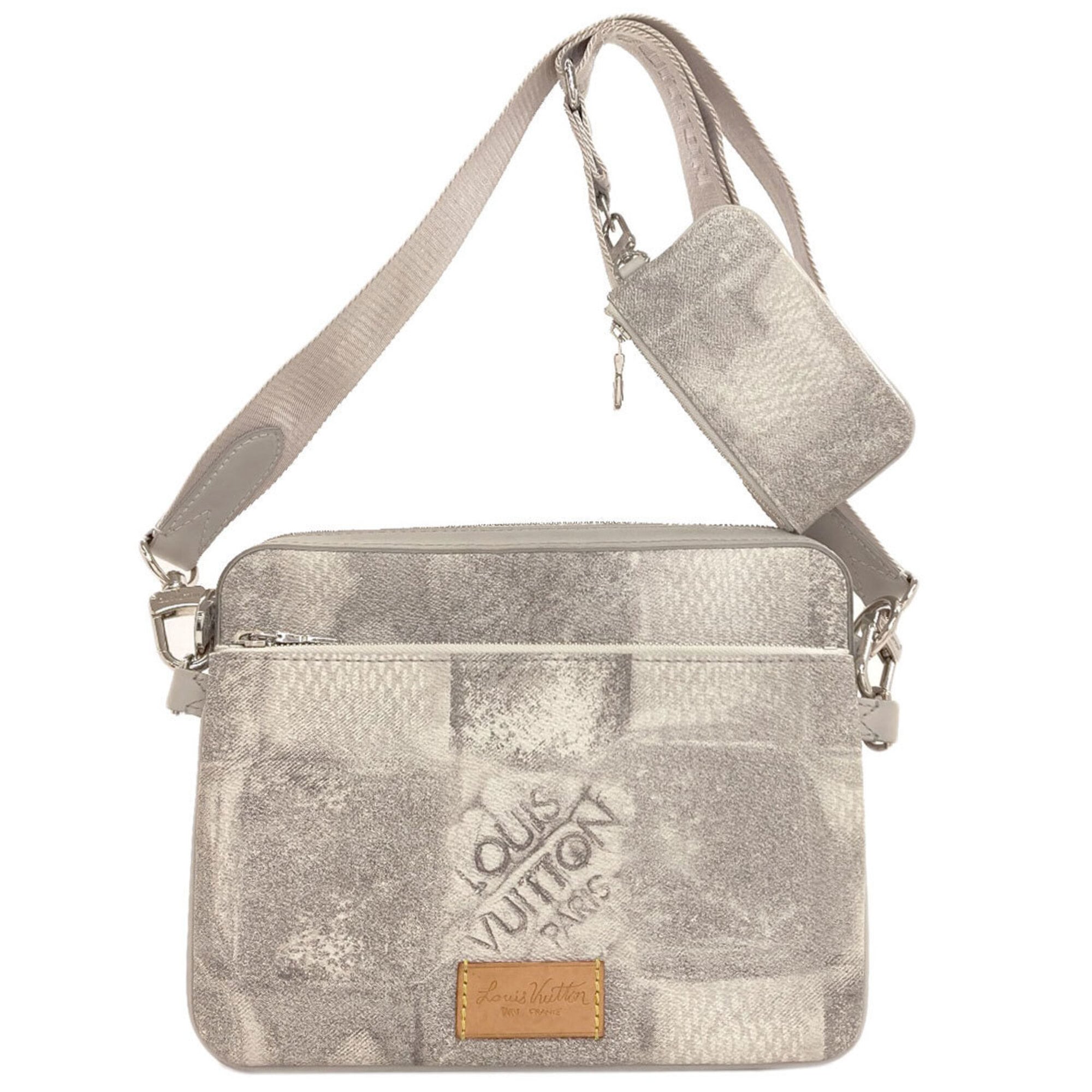 Louis Vuitton Gray Shoulder Bag (Pre-Owned)