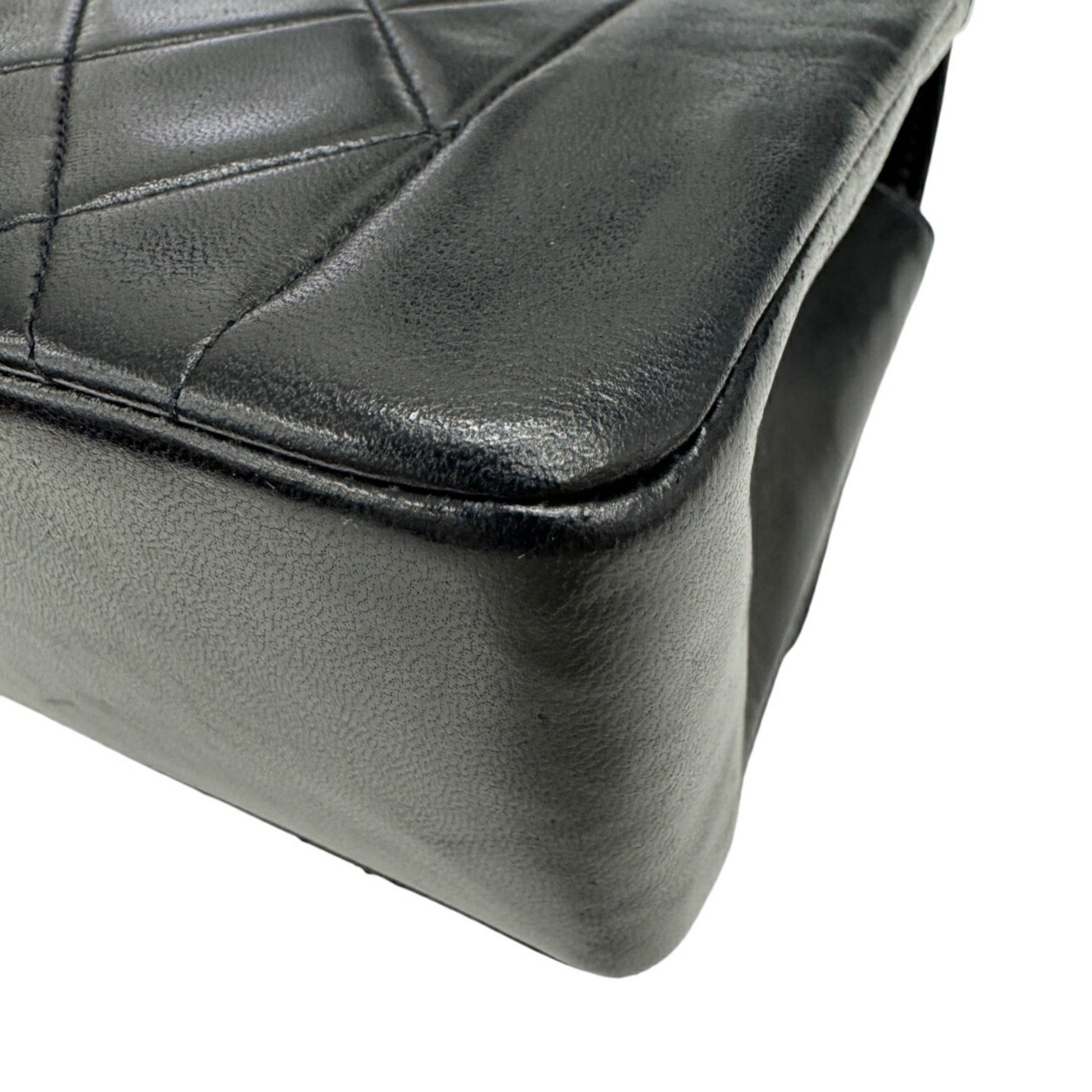 Chanel Matelasse Black Leather Shoulder Bag (Pre-Owned)