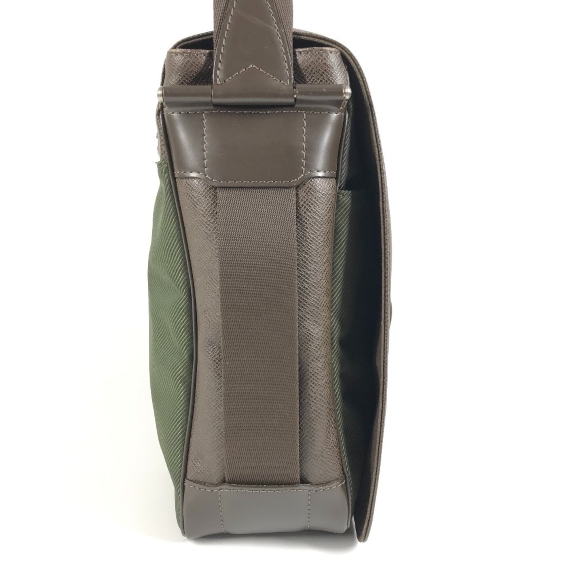 Louis Vuitton Brown Grizzly Taiga Leather Messenger Bag Shoulder Bag (Pre-Owned)