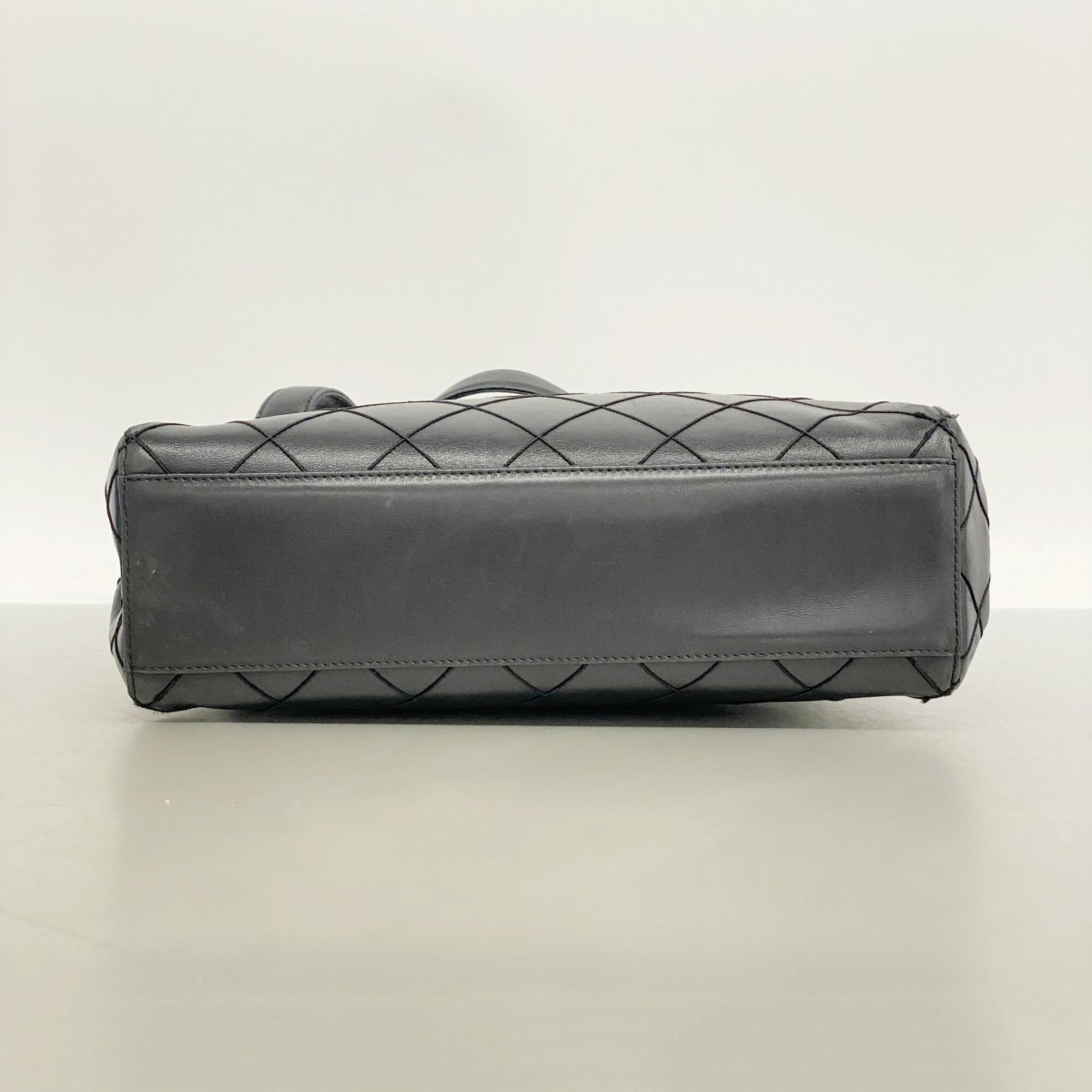 Chanel Black Leather Tote Bag (Pre-Owned)