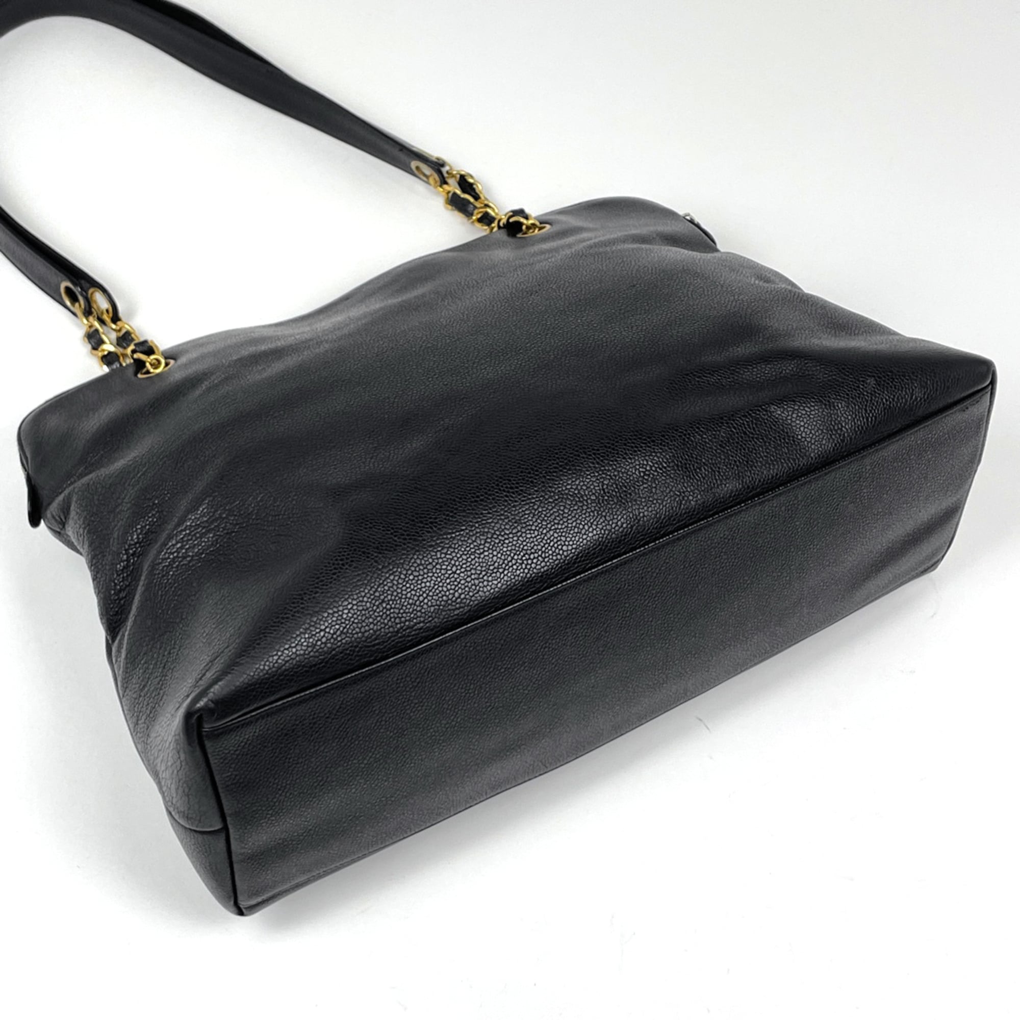 Chanel Black Grained Calfskin Shoulder Bag (Pre-Owned)