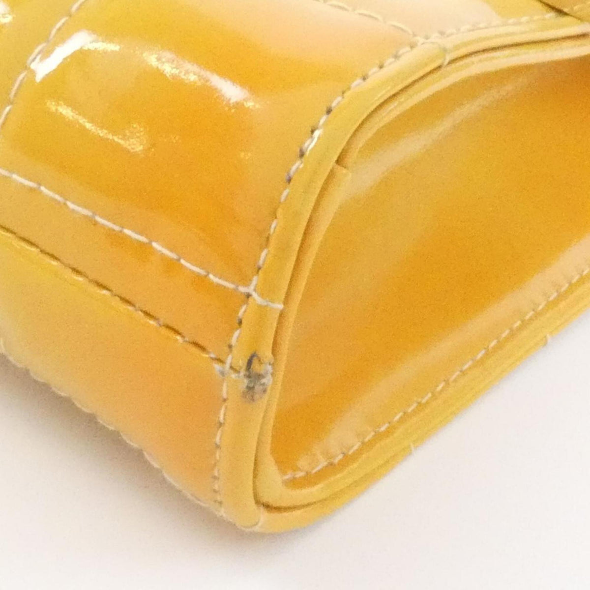 Chanel Yellow Shoulder Bag (Pre-Owned)