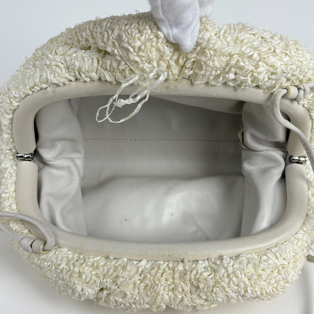 Bottega Veneta White Fabric Leather Pouch Shoulder Bag (Pre-Owned)