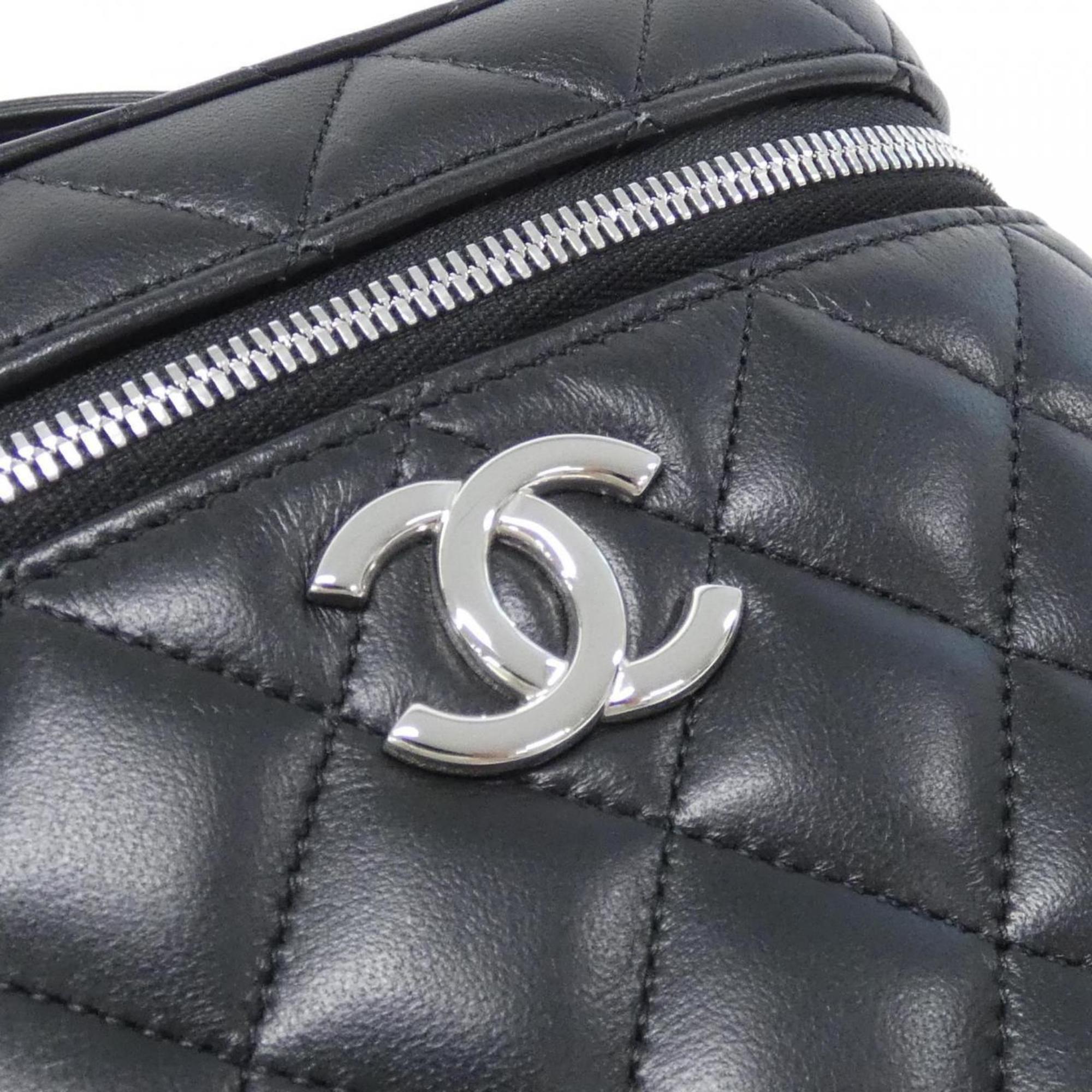Chanel Black Leather Handbag (Pre-Owned)