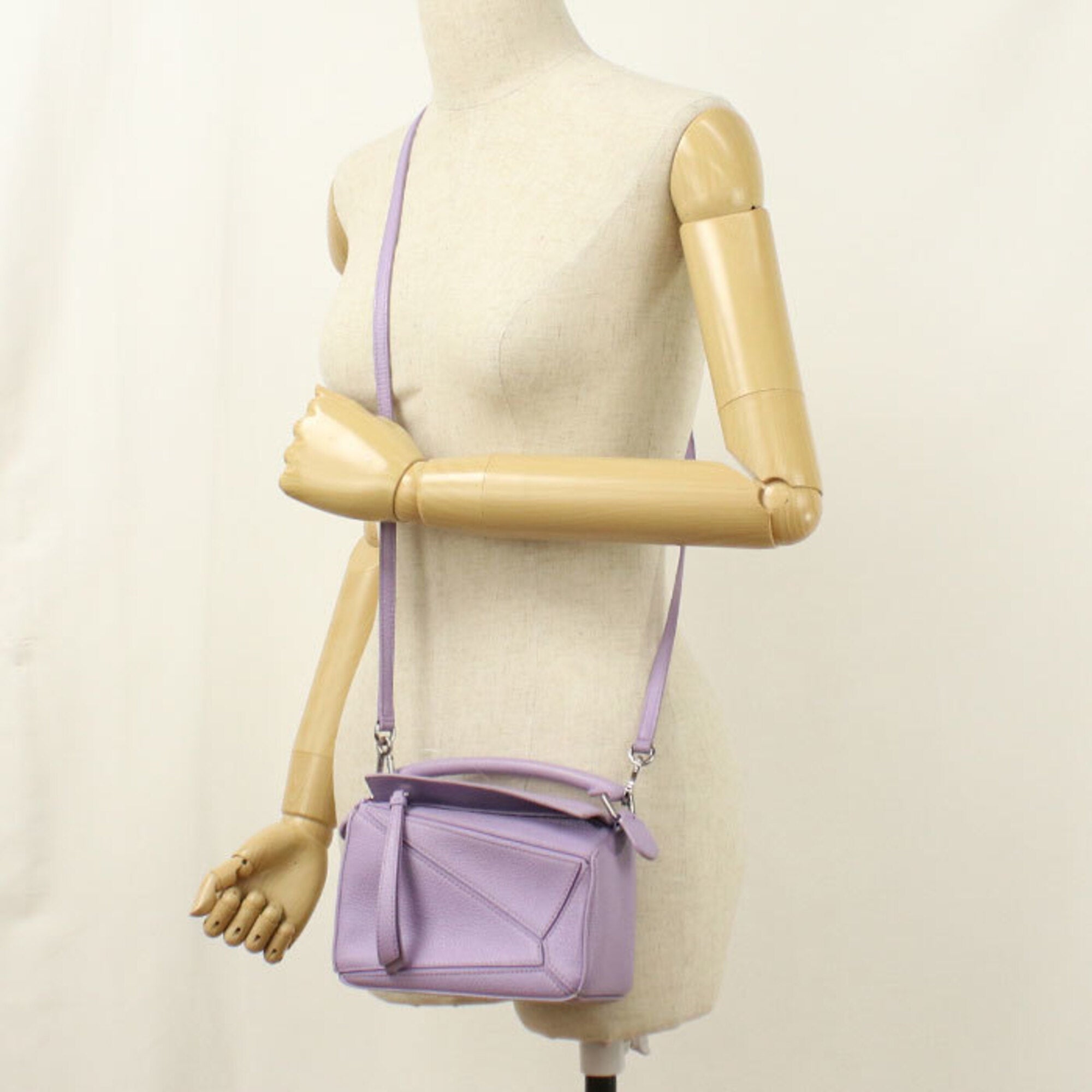 Loewe Purple Leather Handbag (Pre-Owned)