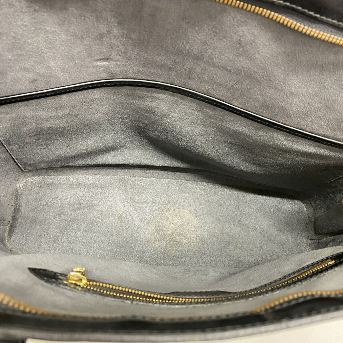 Louis Vuitton Noir Shoulder Bag (Pre-Owned)