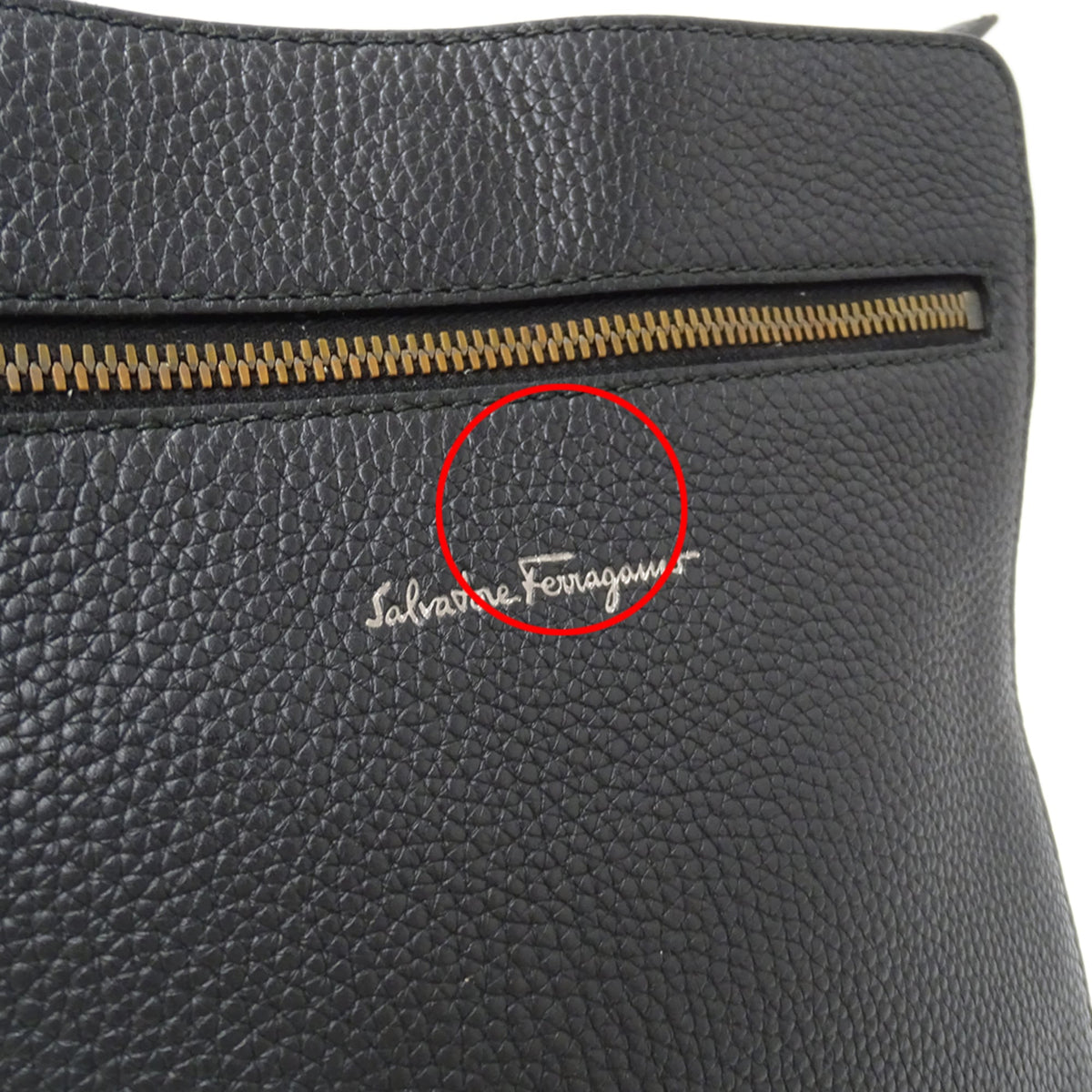 Salvatore Ferragamo Black Leather Shoulder Bag (Pre-Owned)