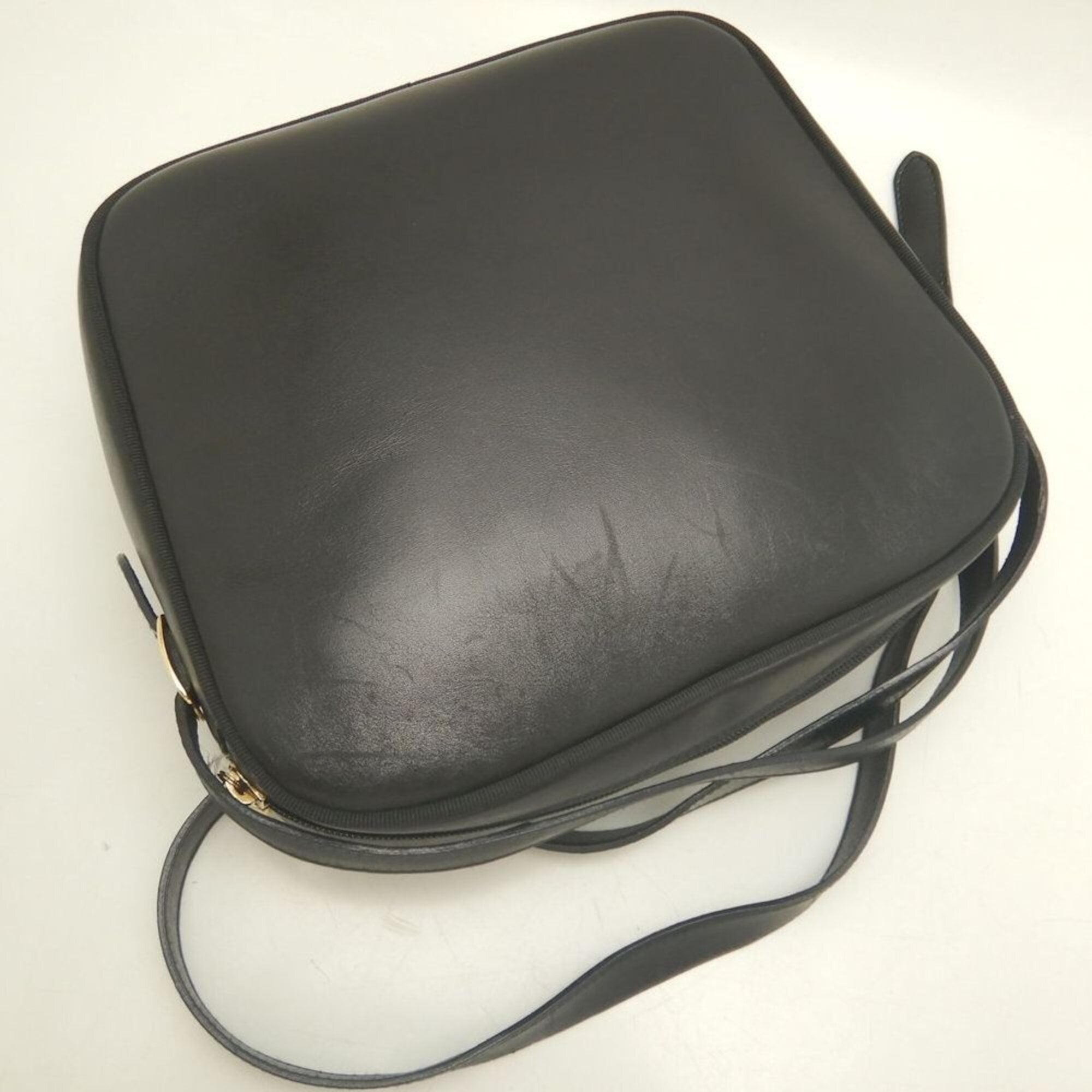 Salvatore Ferragamo Vara Black Leather Shoulder Bag (Pre-Owned)