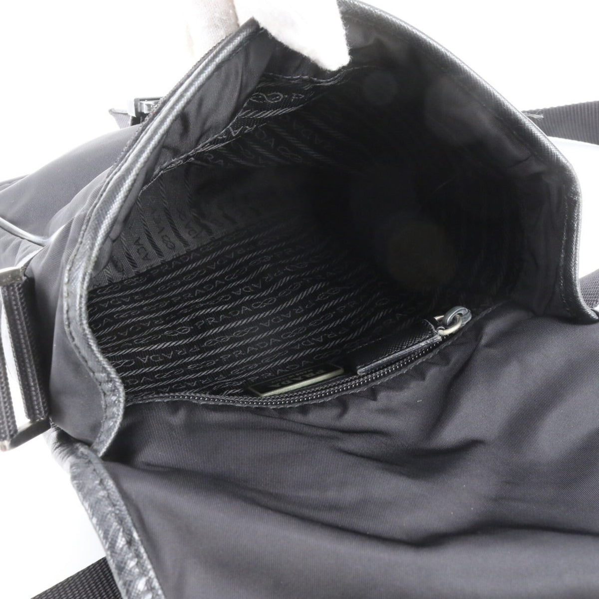 Prada Black Leather Nylon Messenger Bag Shoulder Bag (Pre-Owned)