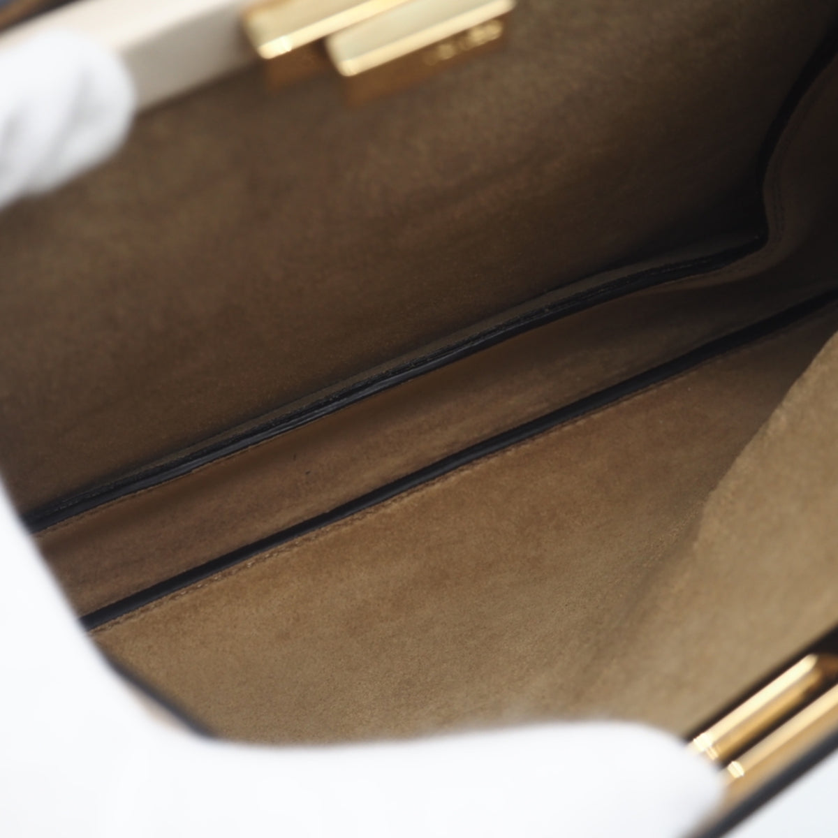 Fendi Beige White Leather Handbag (Pre-Owned)