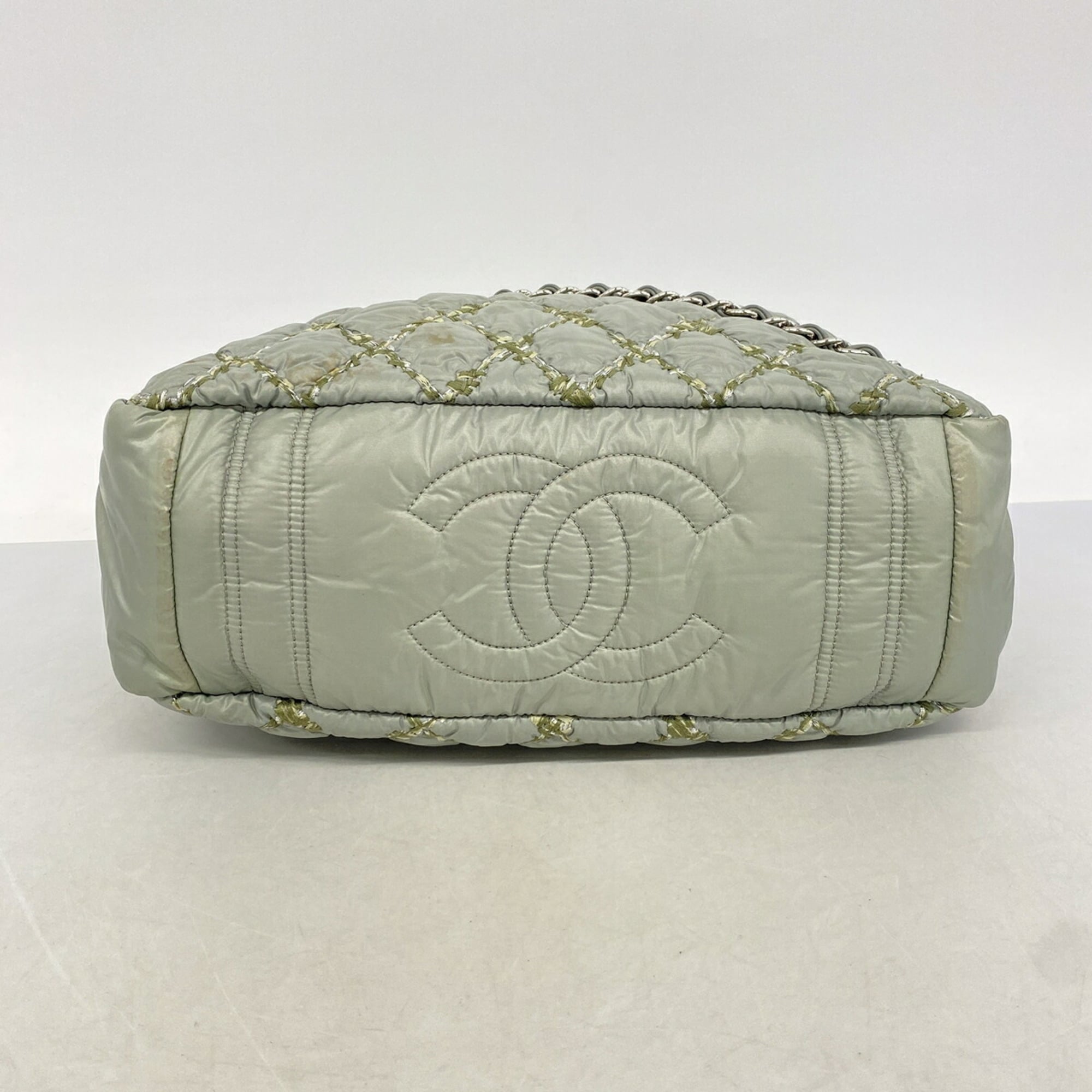 Chanel Green Nylon Tote Bag (Pre-Owned)