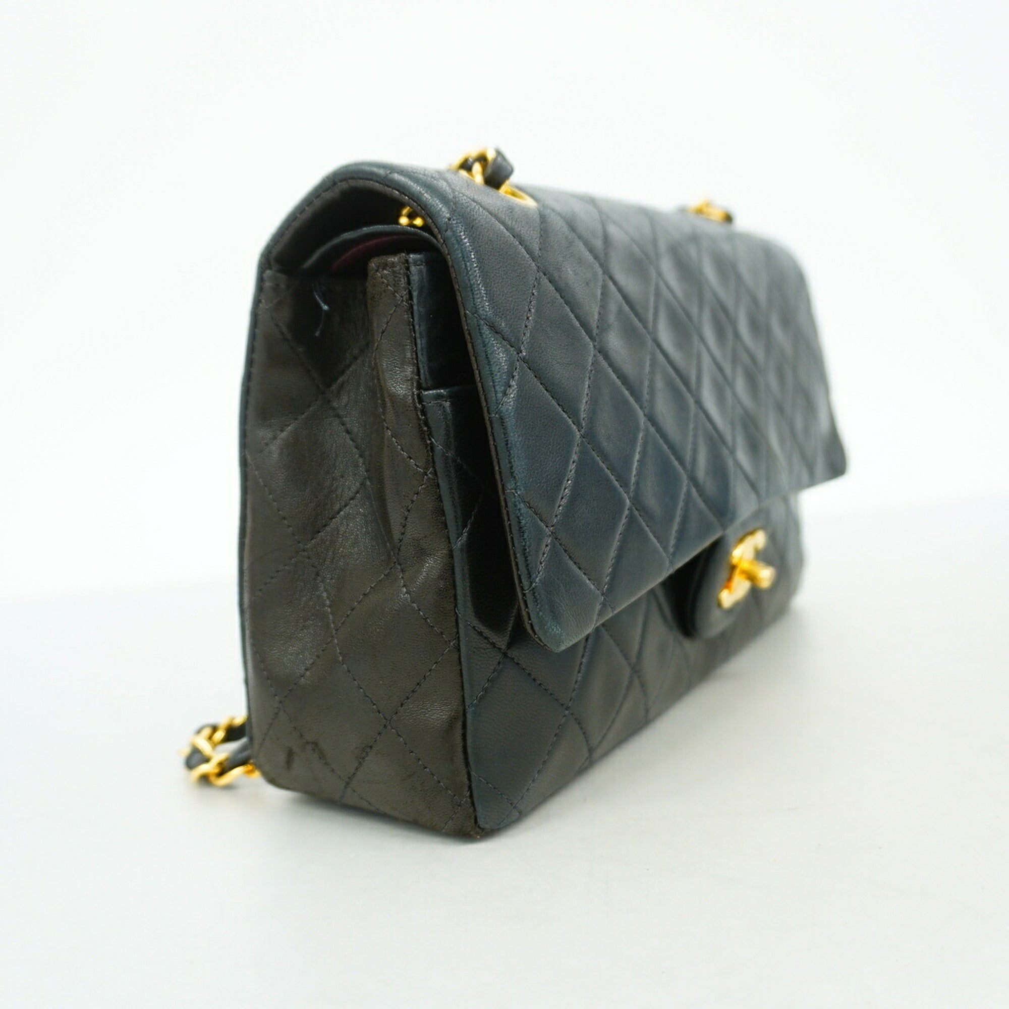 Chanel Black Leather Shoulder Bag (Pre-Owned)