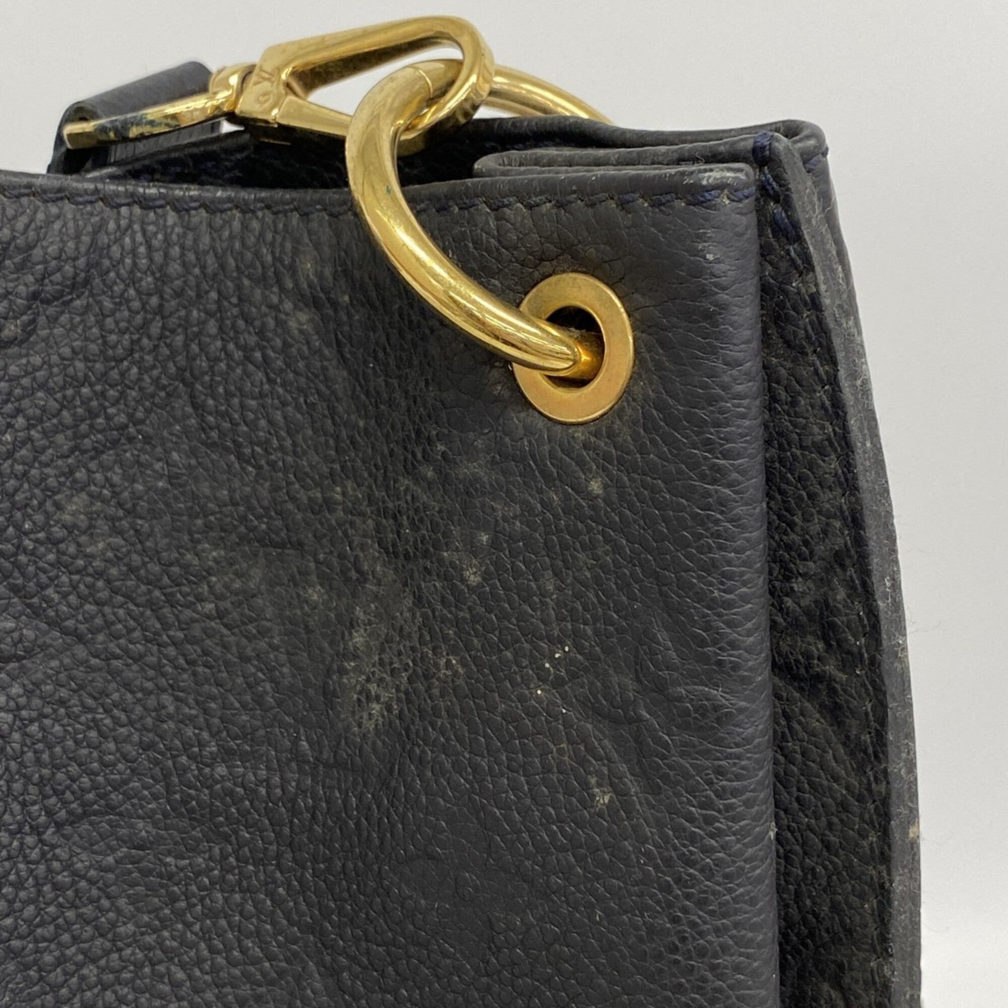 Louis Vuitton Noir Handbag (Pre-Owned)