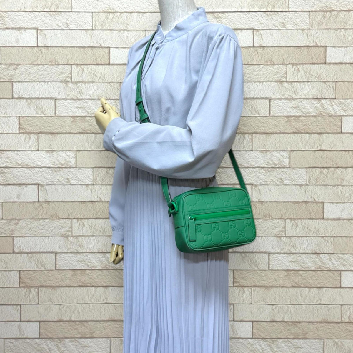 Gucci Green Rubber Shoulder Bag (Pre-Owned)