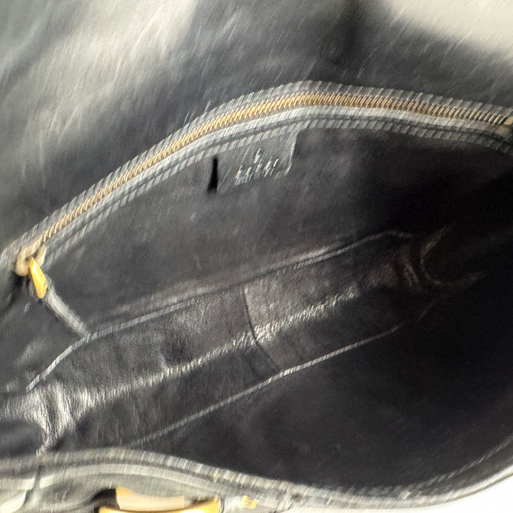Gucci Black Suede Leather Handbag (Pre-Owned)