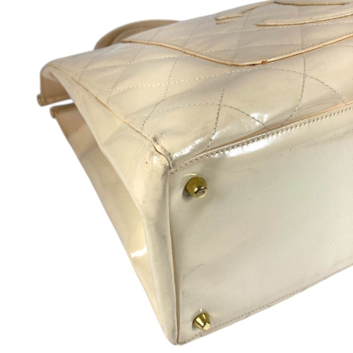 Chanel Matelasse White Leather Handbag (Pre-Owned)