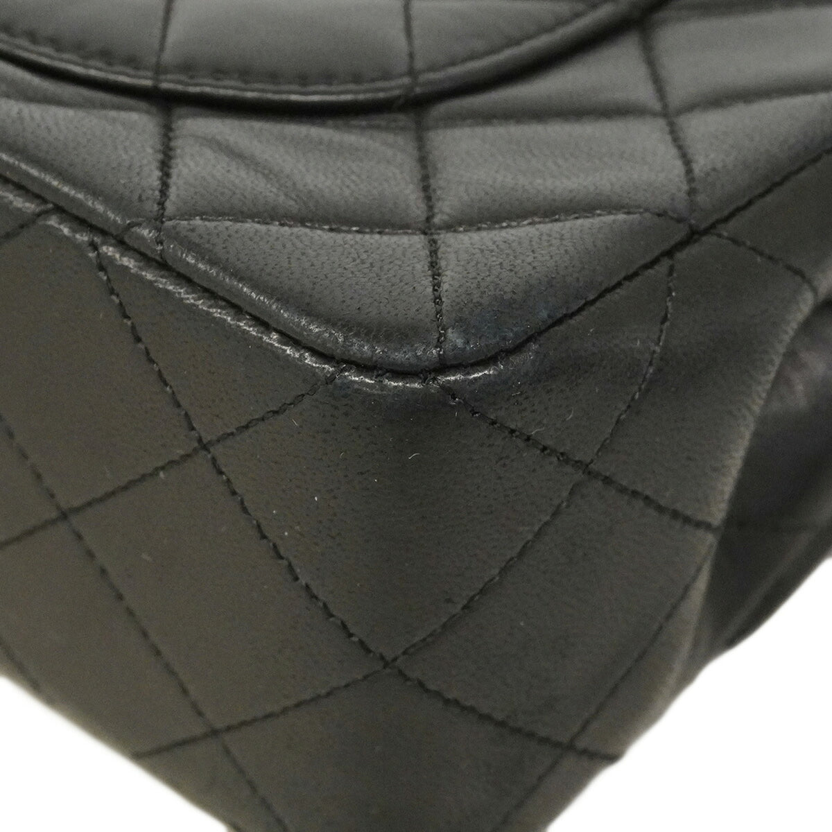 Chanel Black Leather Shoulder Bag (Pre-Owned)