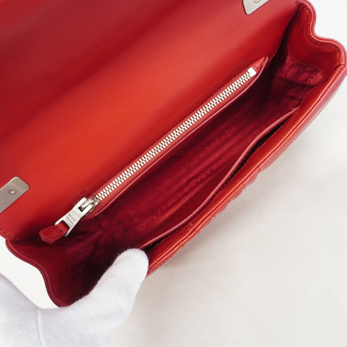 Prada Red Color Leather Shoulder Bag (Pre-Owned)